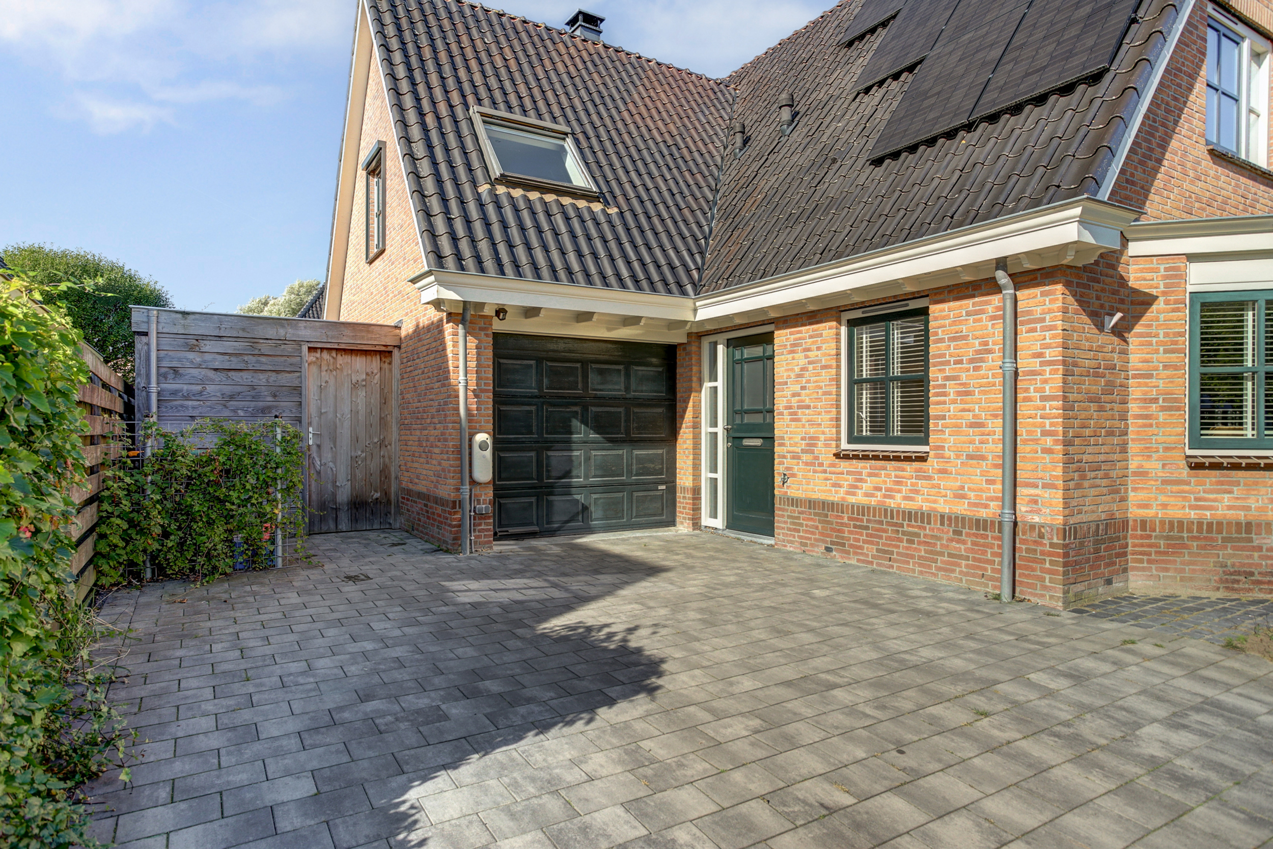 '$houseDetails->street_name'.' '.'$houseDetails->number'