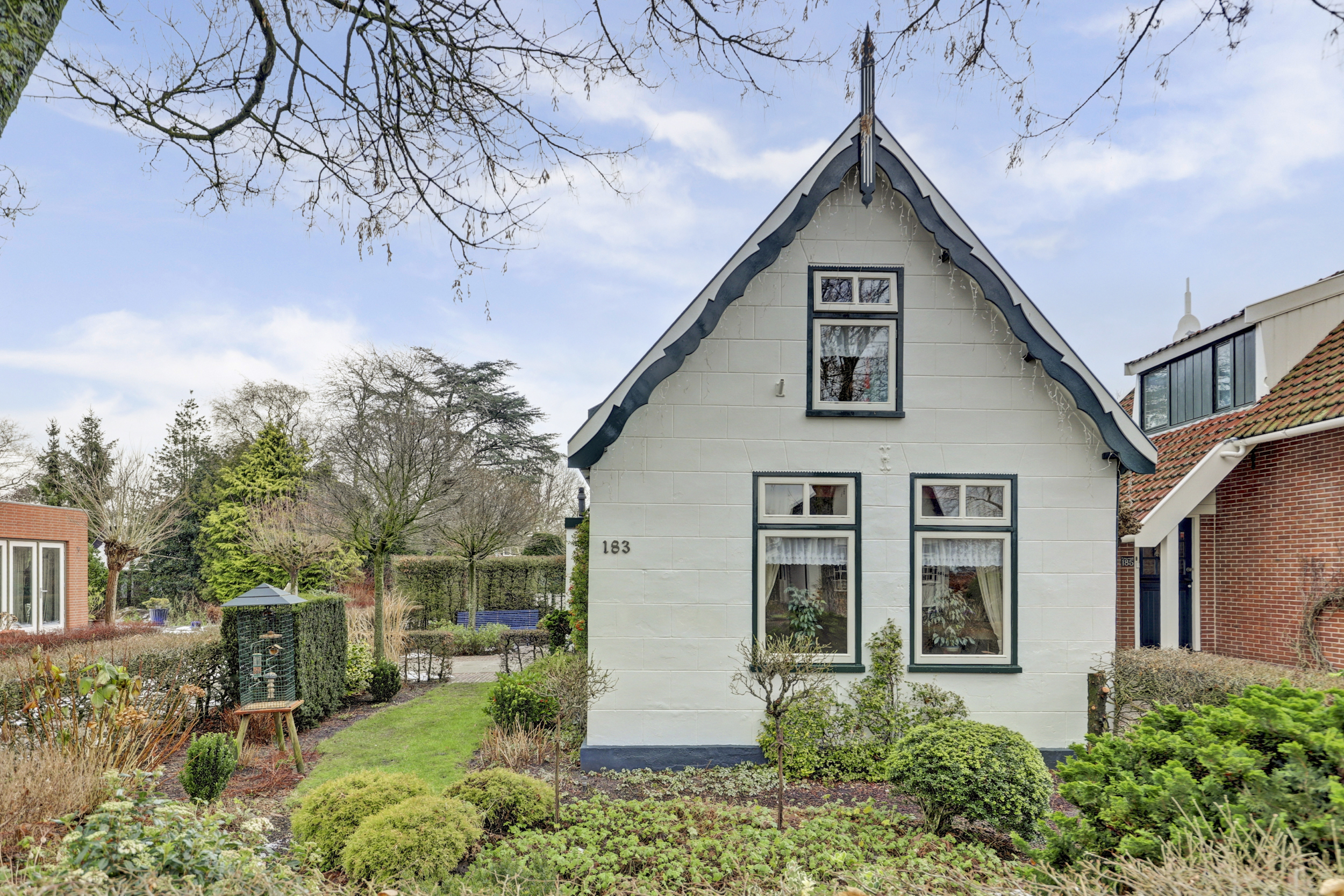 '$houseDetails->street_name'.' '.'$houseDetails->number'