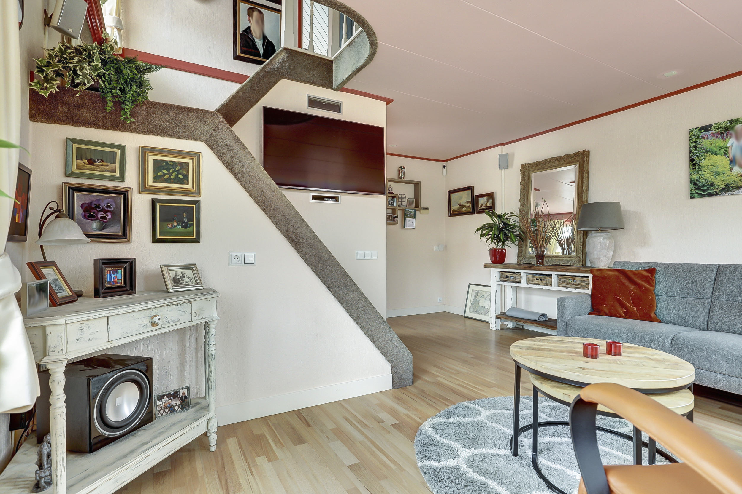 '$houseDetails->street_name'.' '.'$houseDetails->number'