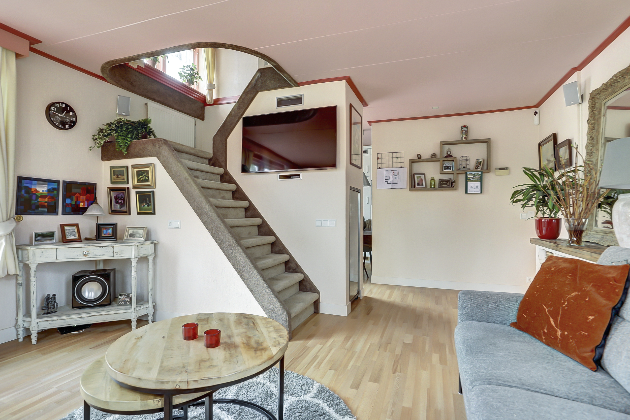 '$houseDetails->street_name'.' '.'$houseDetails->number'