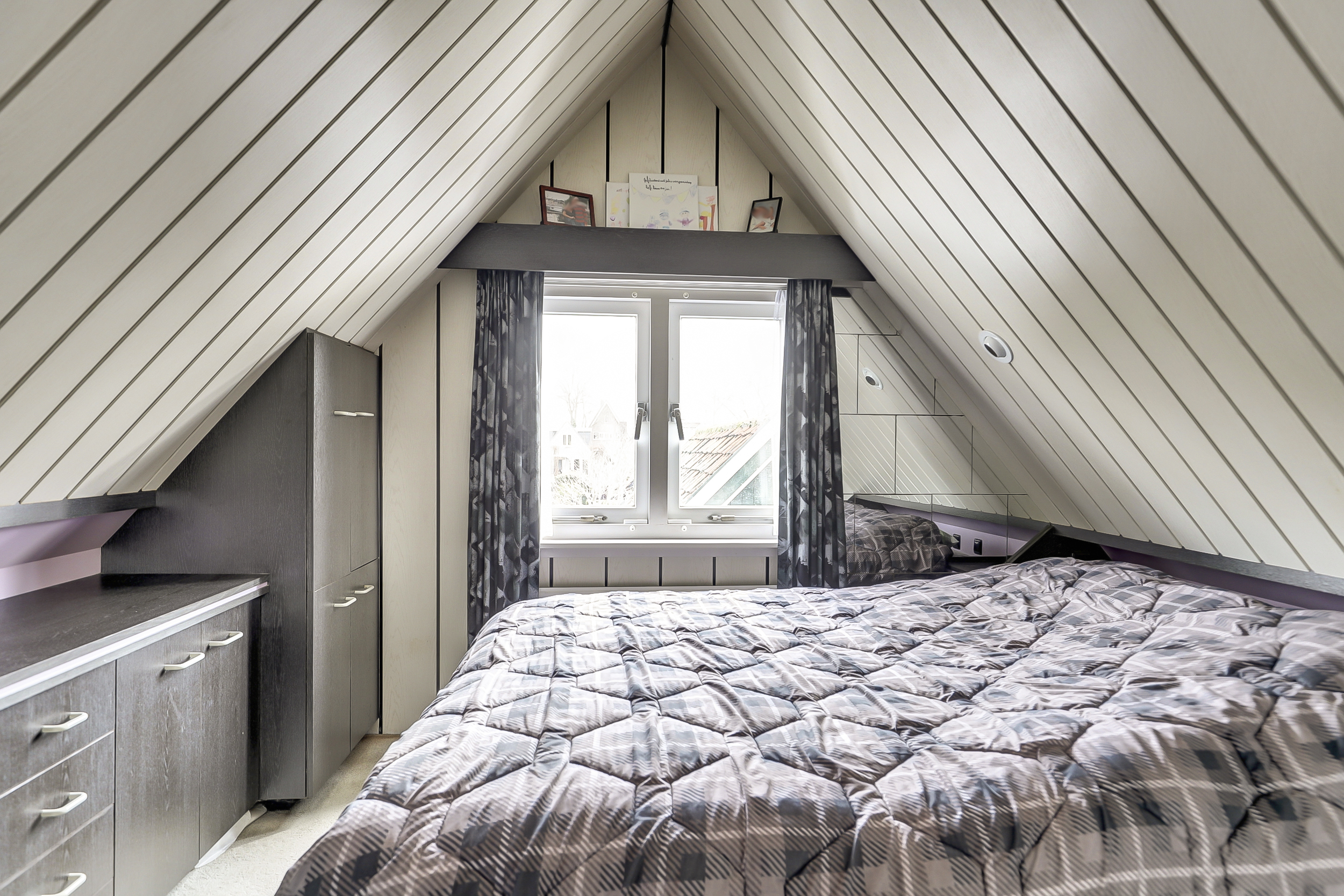 '$houseDetails->street_name'.' '.'$houseDetails->number'