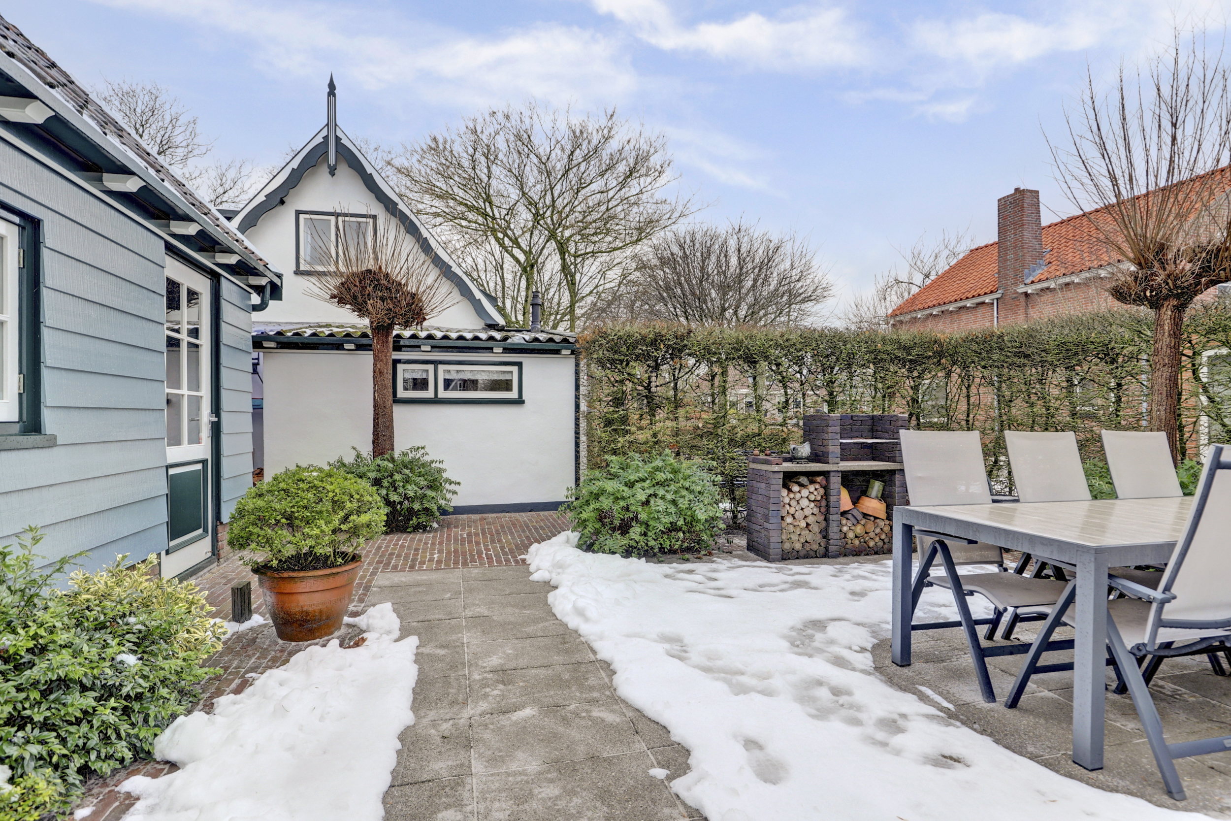 '$houseDetails->street_name'.' '.'$houseDetails->number'