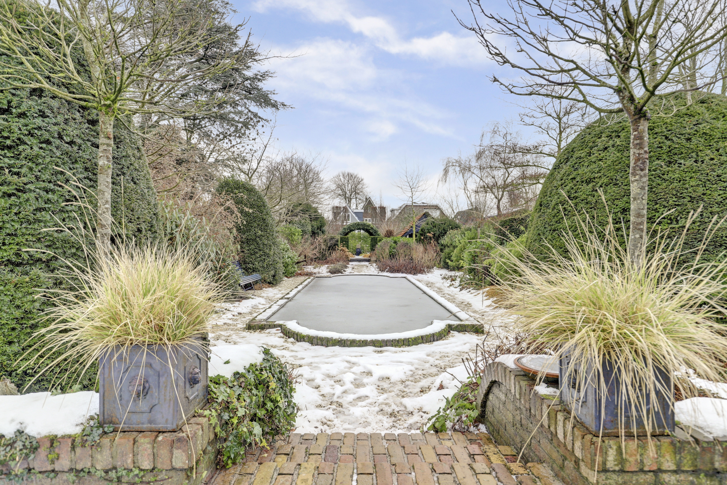 '$houseDetails->street_name'.' '.'$houseDetails->number'