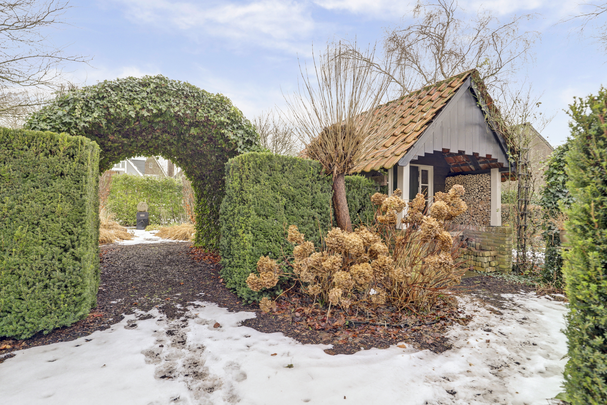 '$houseDetails->street_name'.' '.'$houseDetails->number'