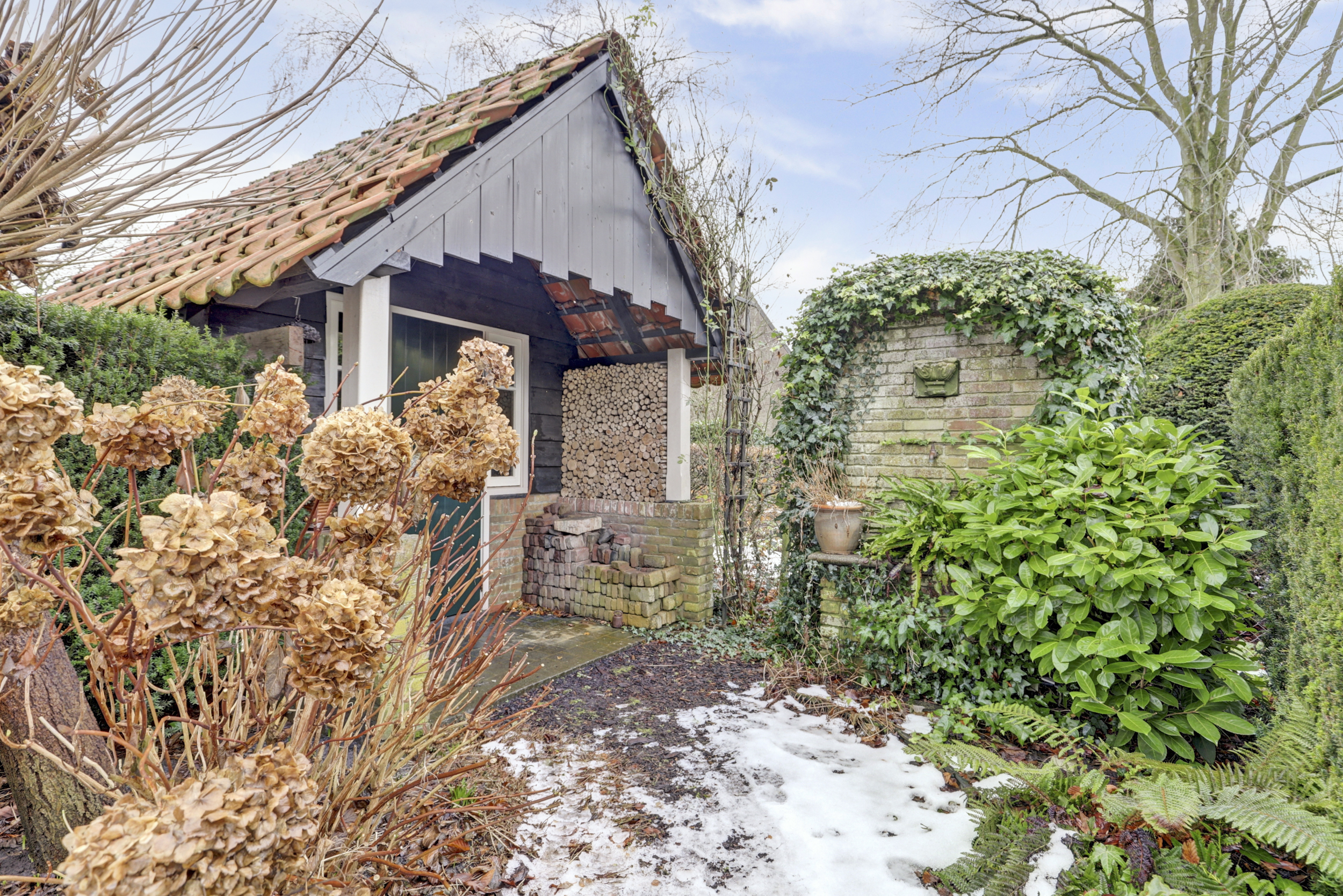 '$houseDetails->street_name'.' '.'$houseDetails->number'