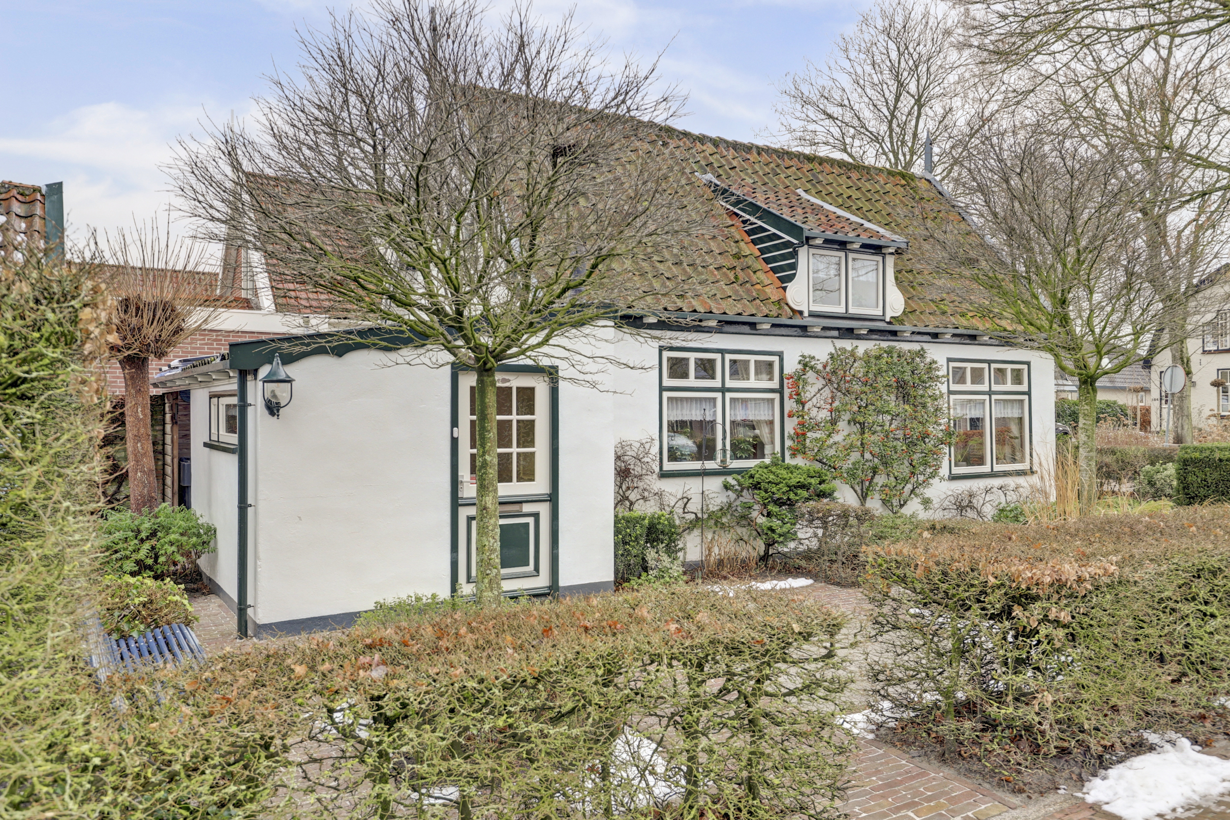 '$houseDetails->street_name'.' '.'$houseDetails->number'