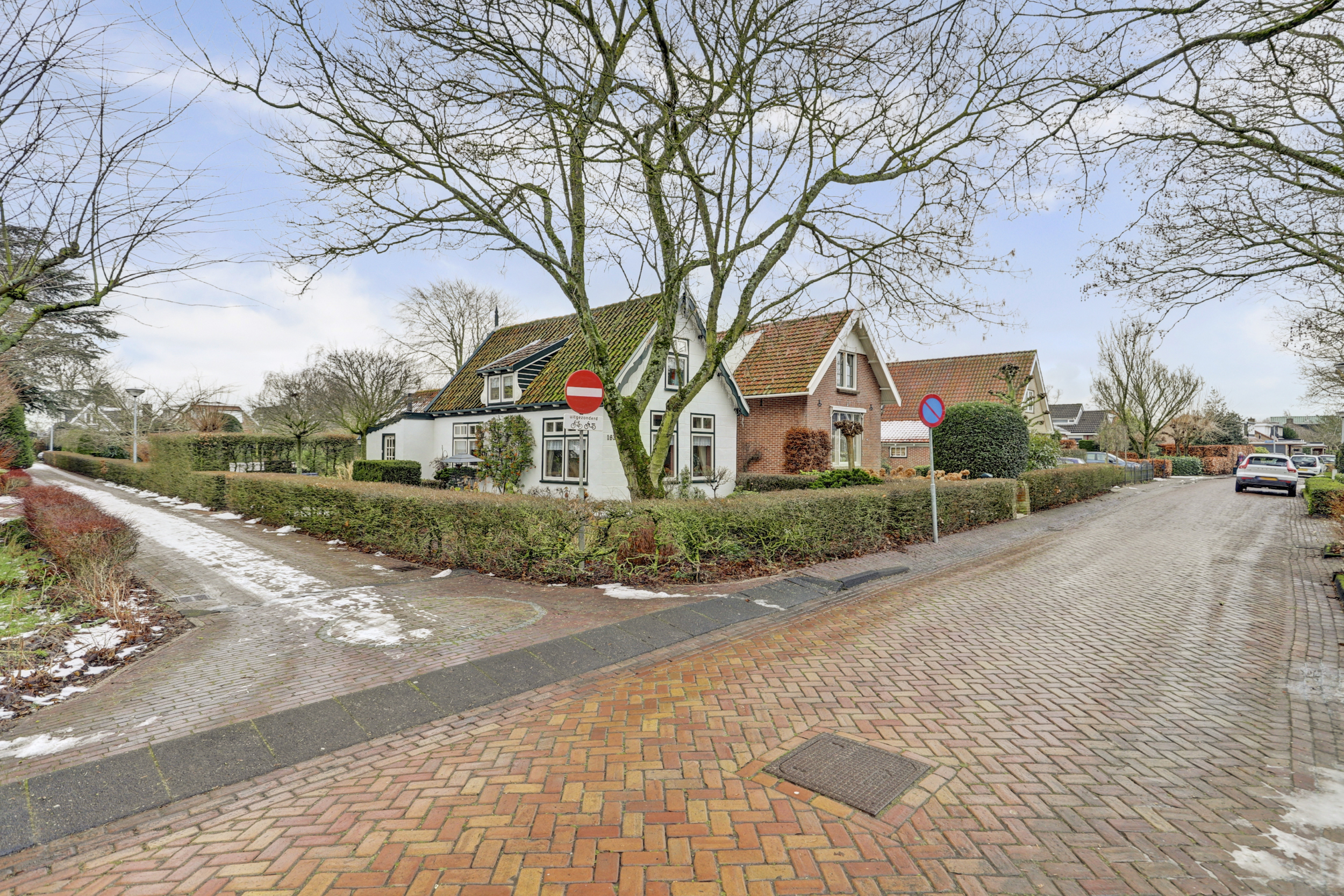 '$houseDetails->street_name'.' '.'$houseDetails->number'