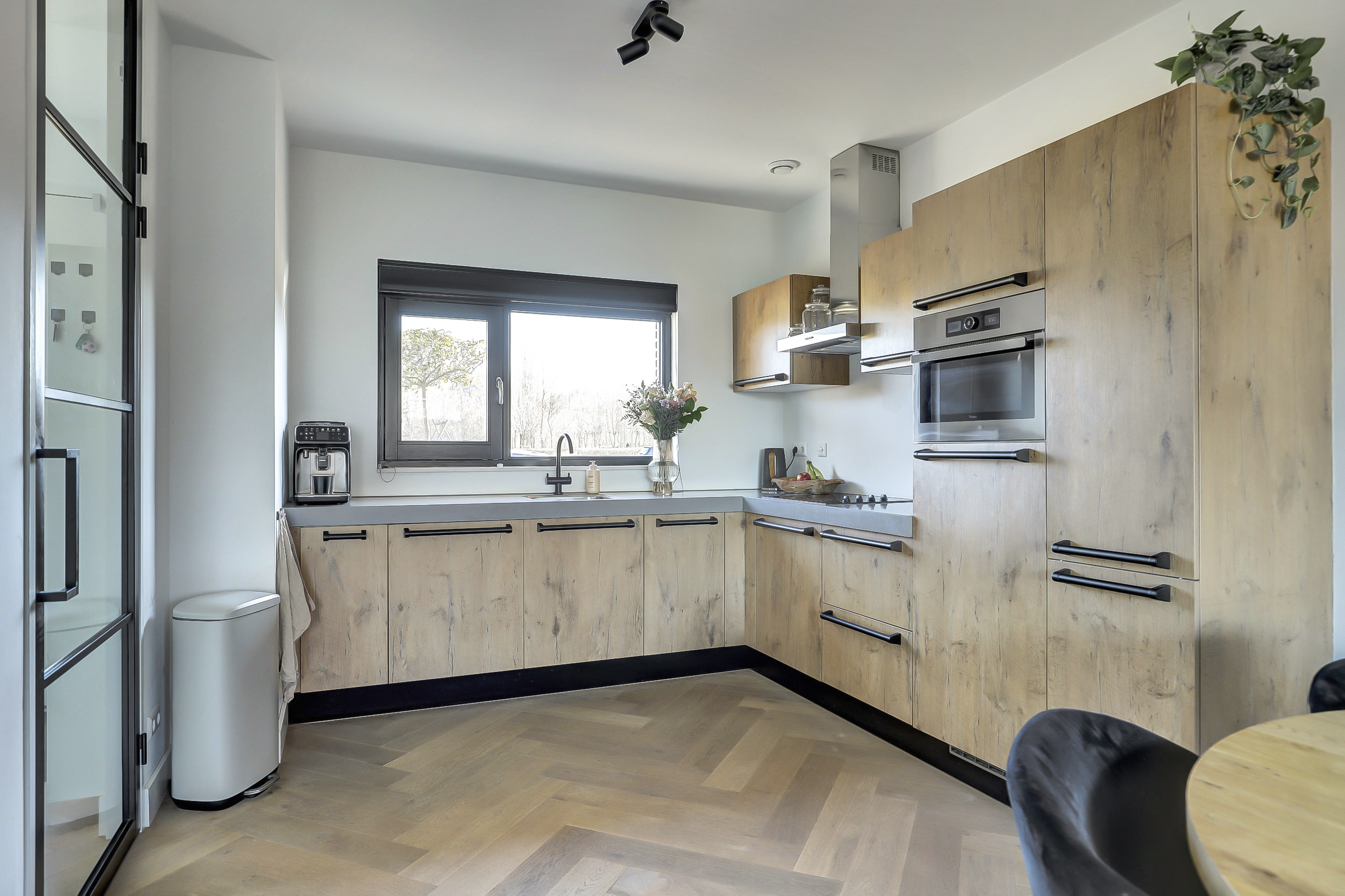 '$houseDetails->street_name'.' '.'$houseDetails->number'