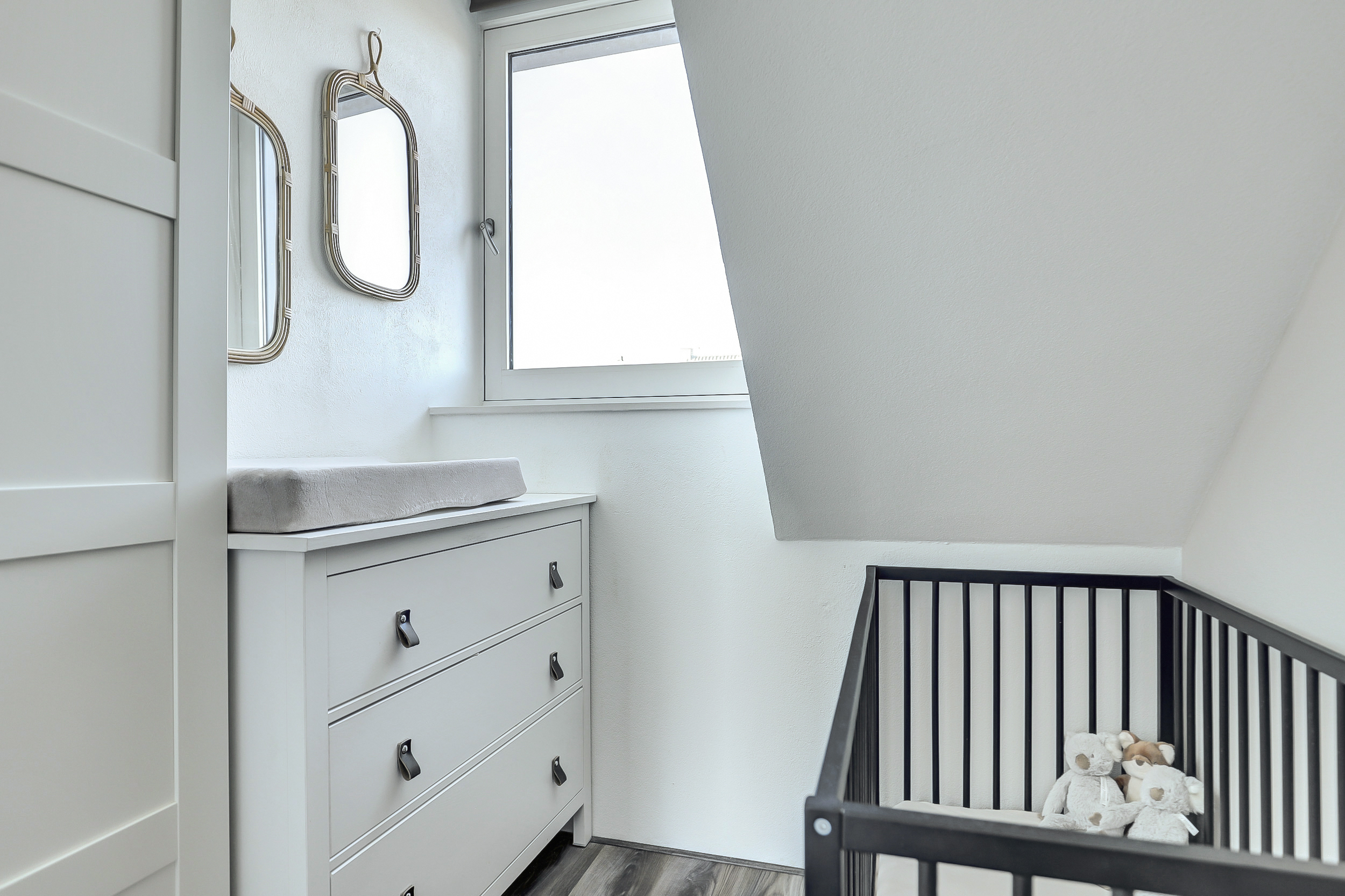 '$houseDetails->street_name'.' '.'$houseDetails->number'