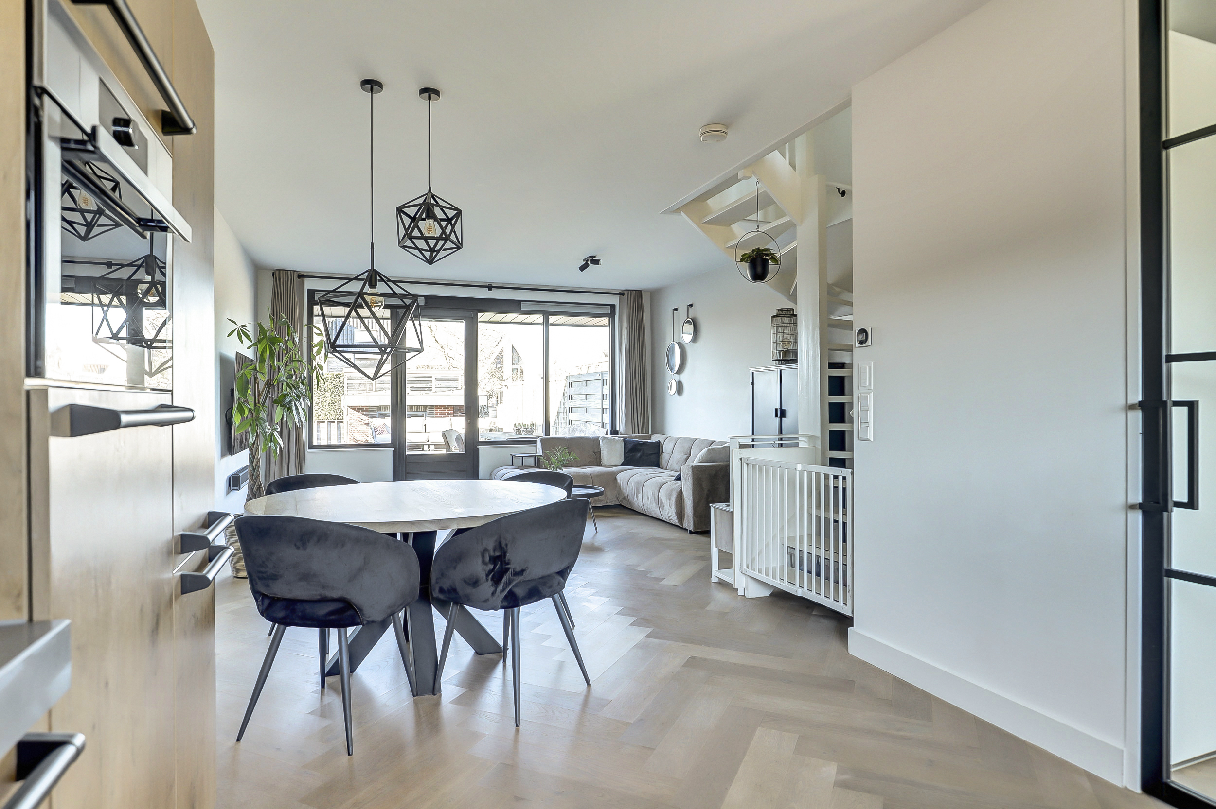 '$houseDetails->street_name'.' '.'$houseDetails->number'