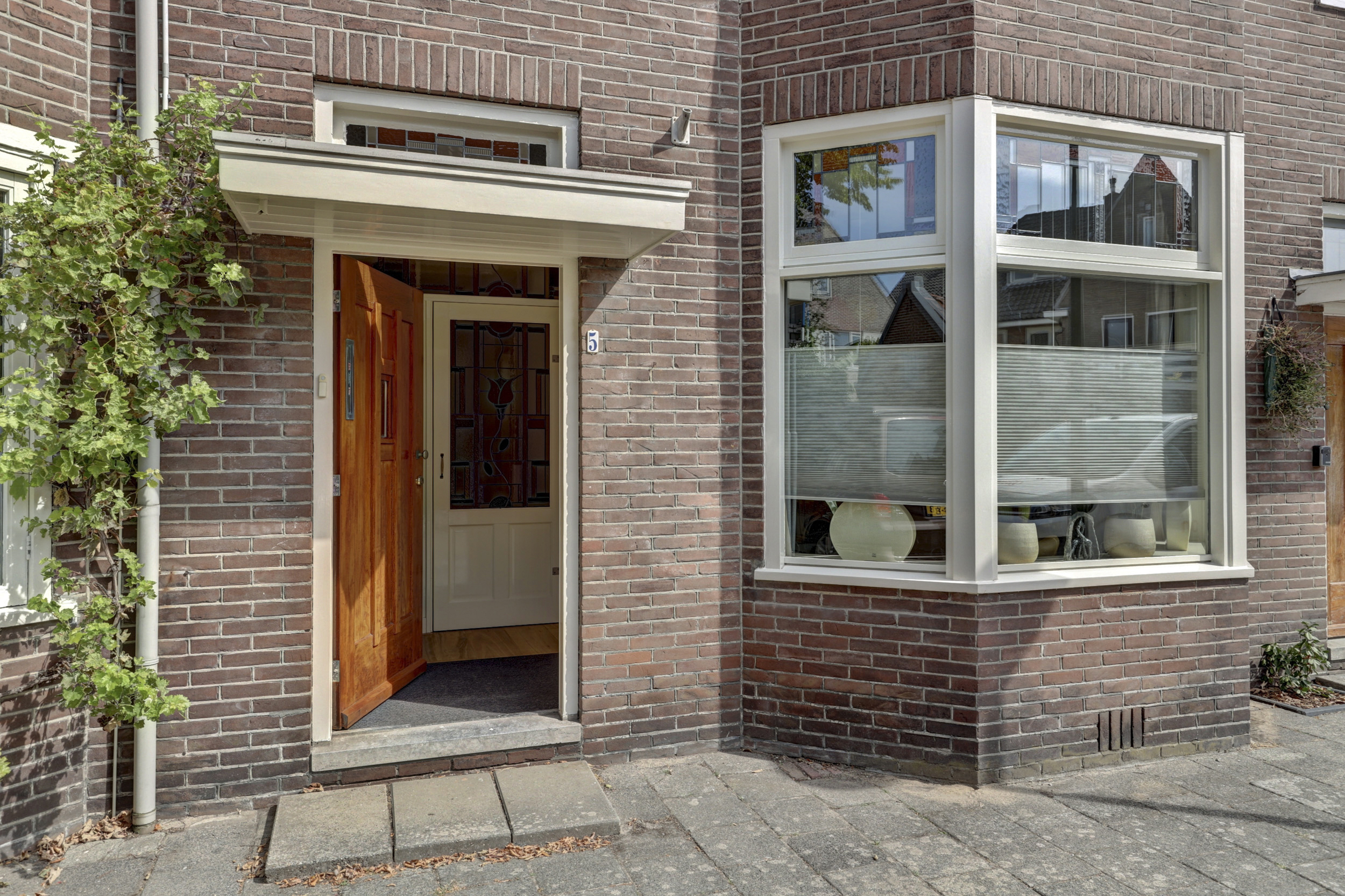 '$houseDetails->street_name'.' '.'$houseDetails->number'