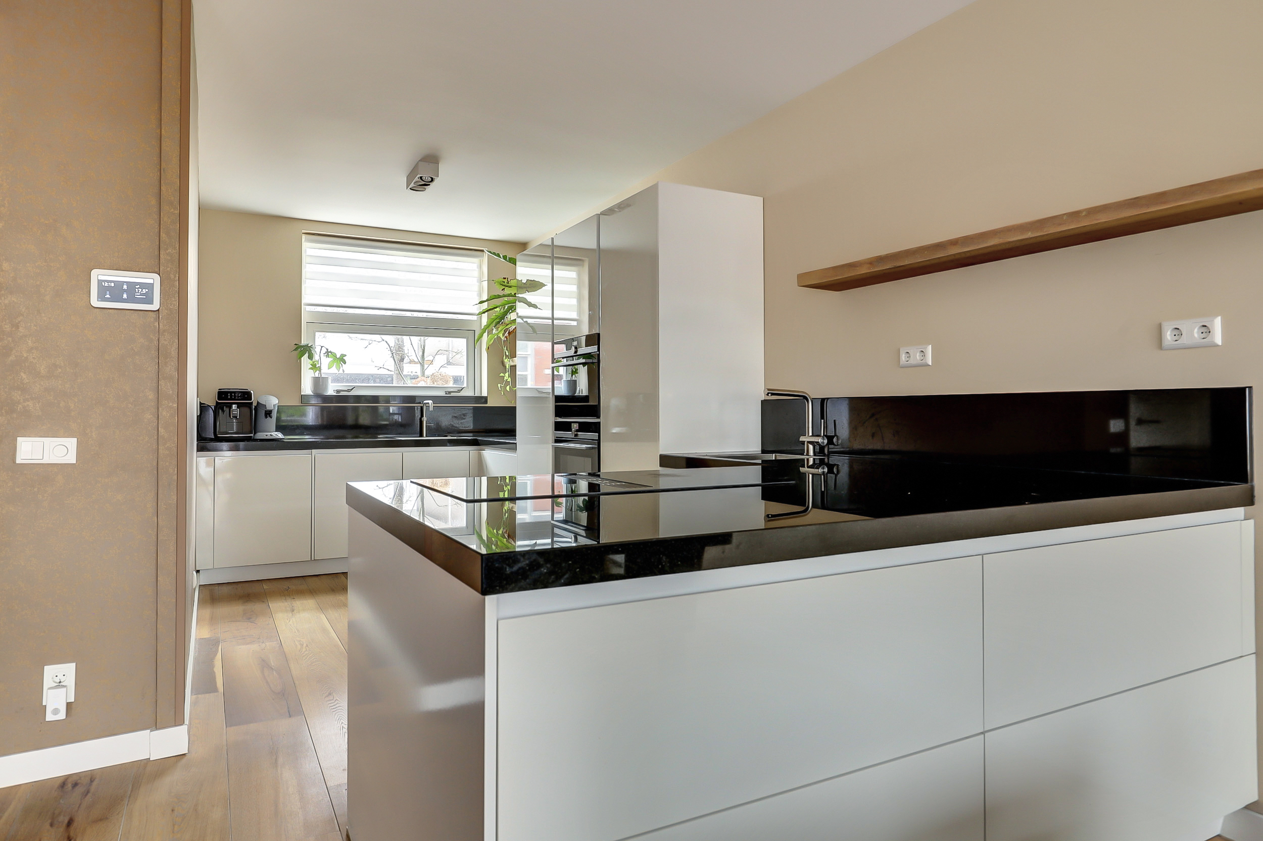 '$houseDetails->street_name'.' '.'$houseDetails->number'