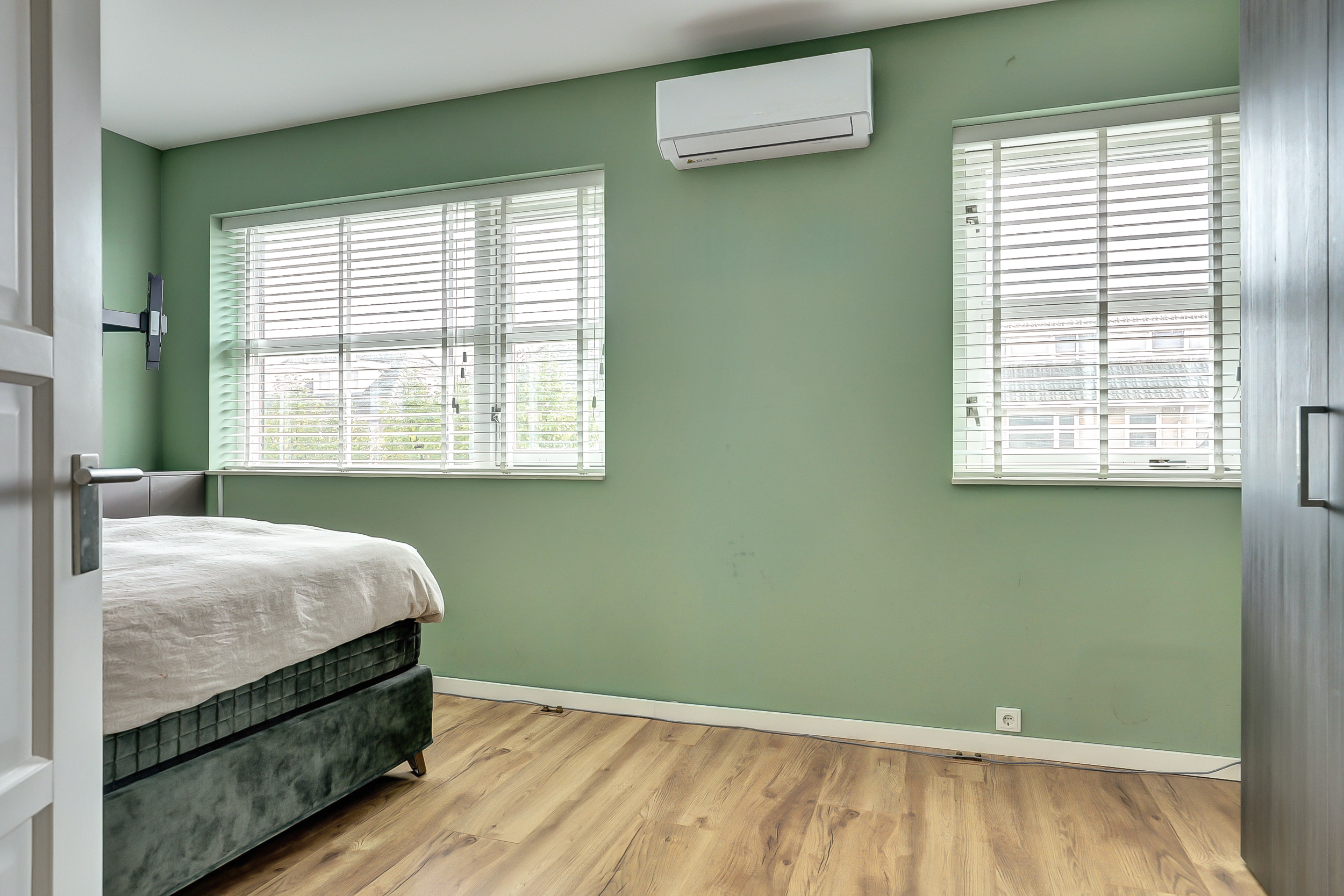 '$houseDetails->street_name'.' '.'$houseDetails->number'