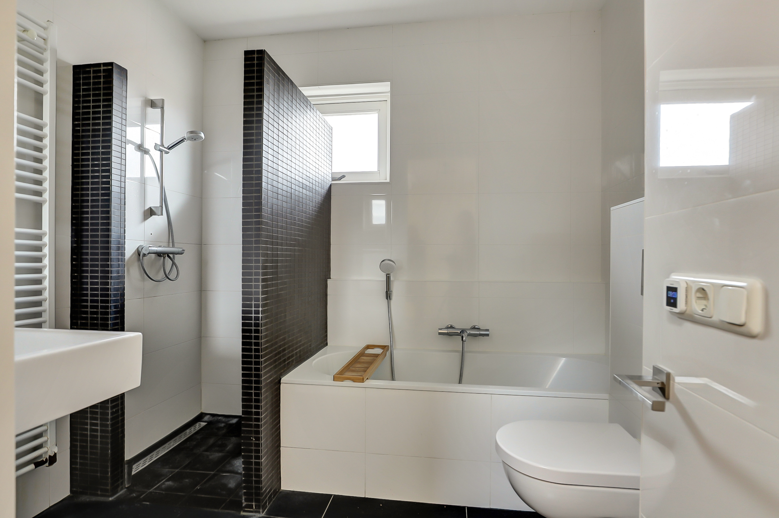 '$houseDetails->street_name'.' '.'$houseDetails->number'