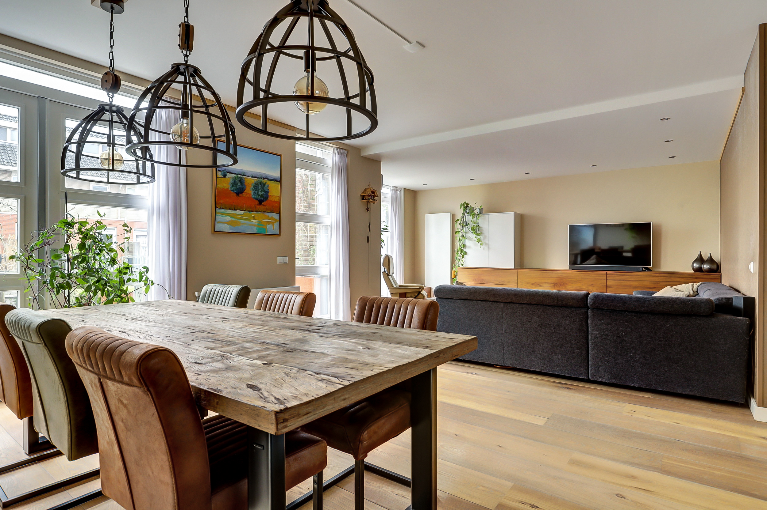 '$houseDetails->street_name'.' '.'$houseDetails->number'