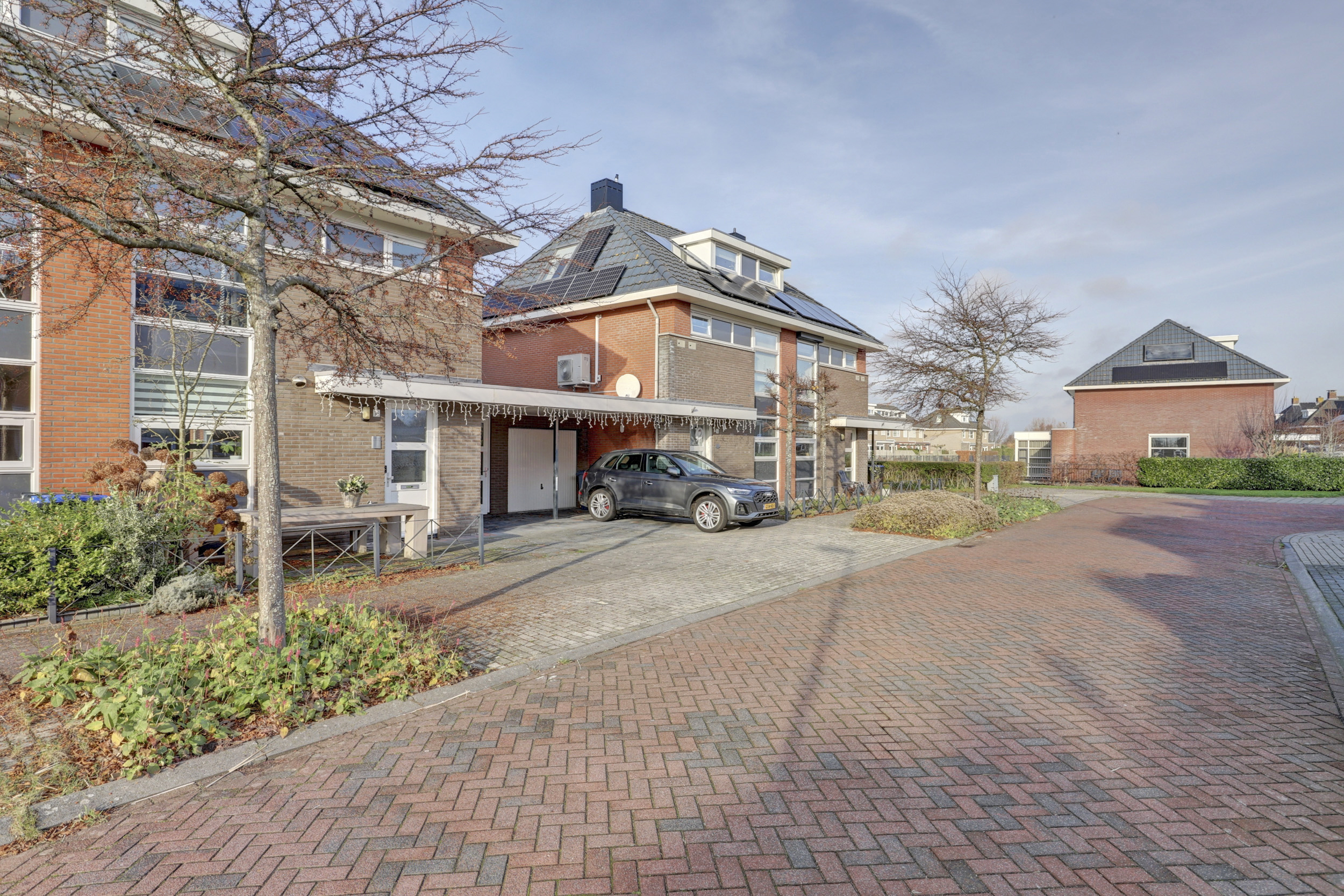 '$houseDetails->street_name'.' '.'$houseDetails->number'