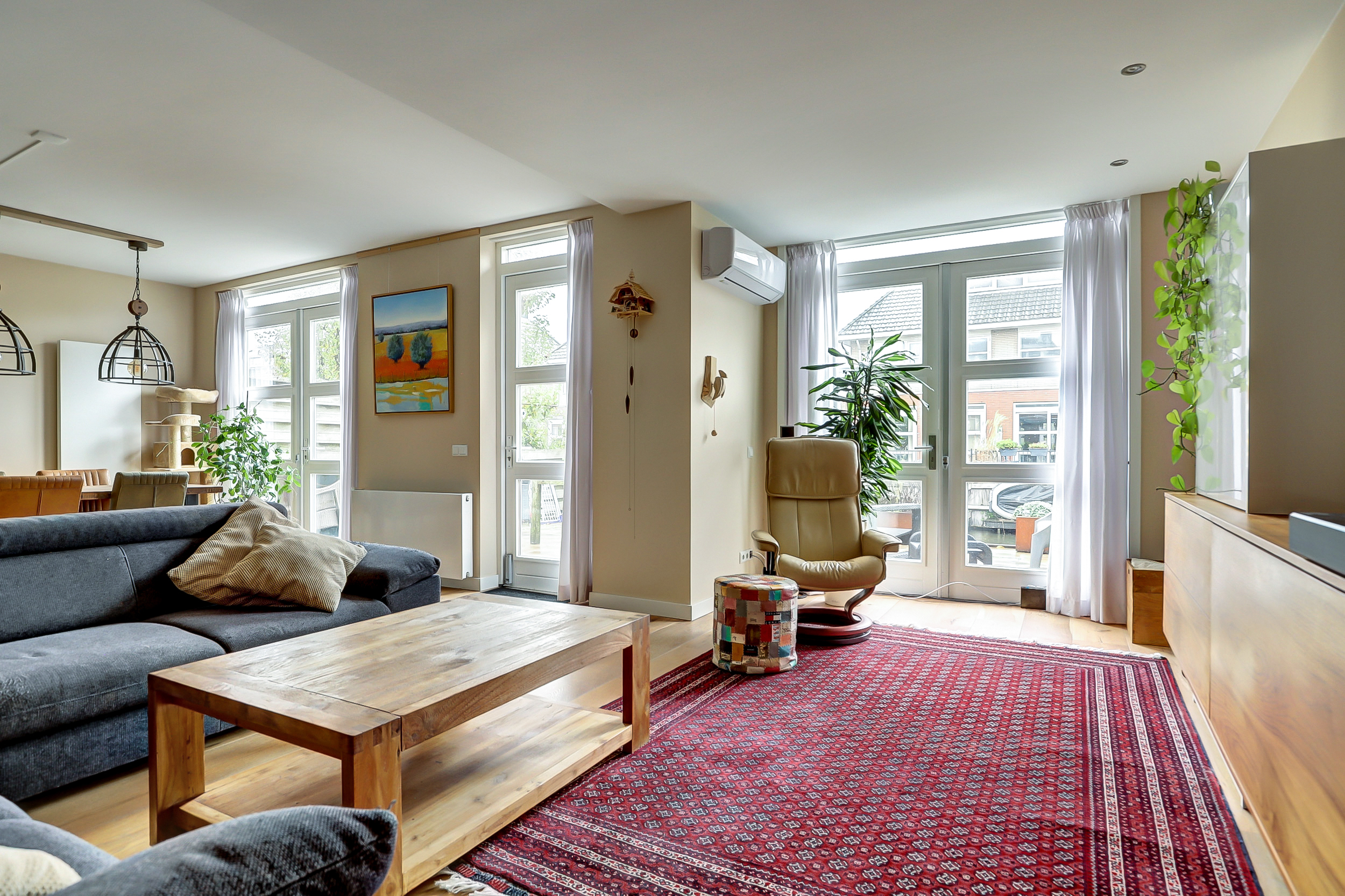 '$houseDetails->street_name'.' '.'$houseDetails->number'