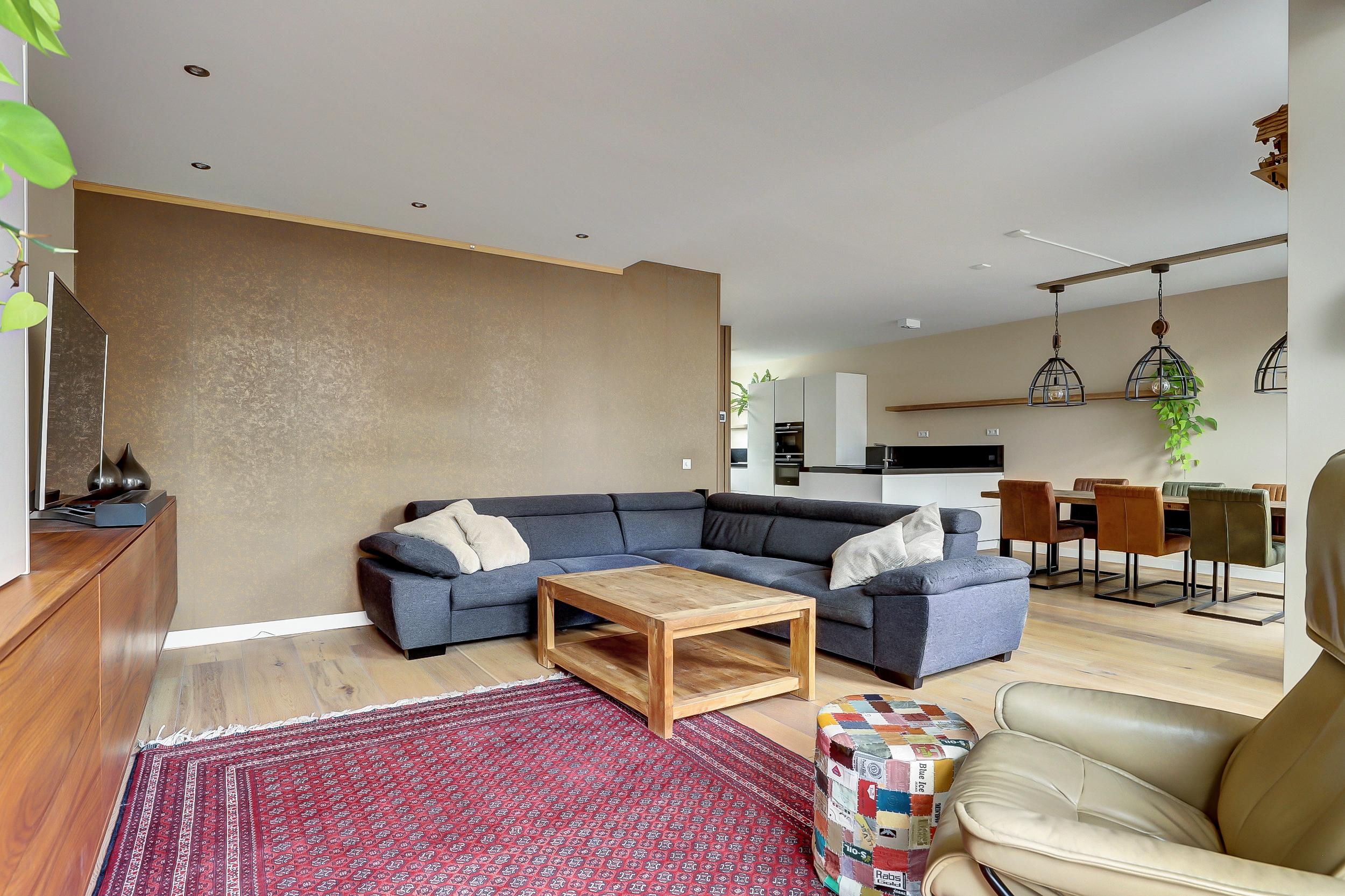 '$houseDetails->street_name'.' '.'$houseDetails->number'