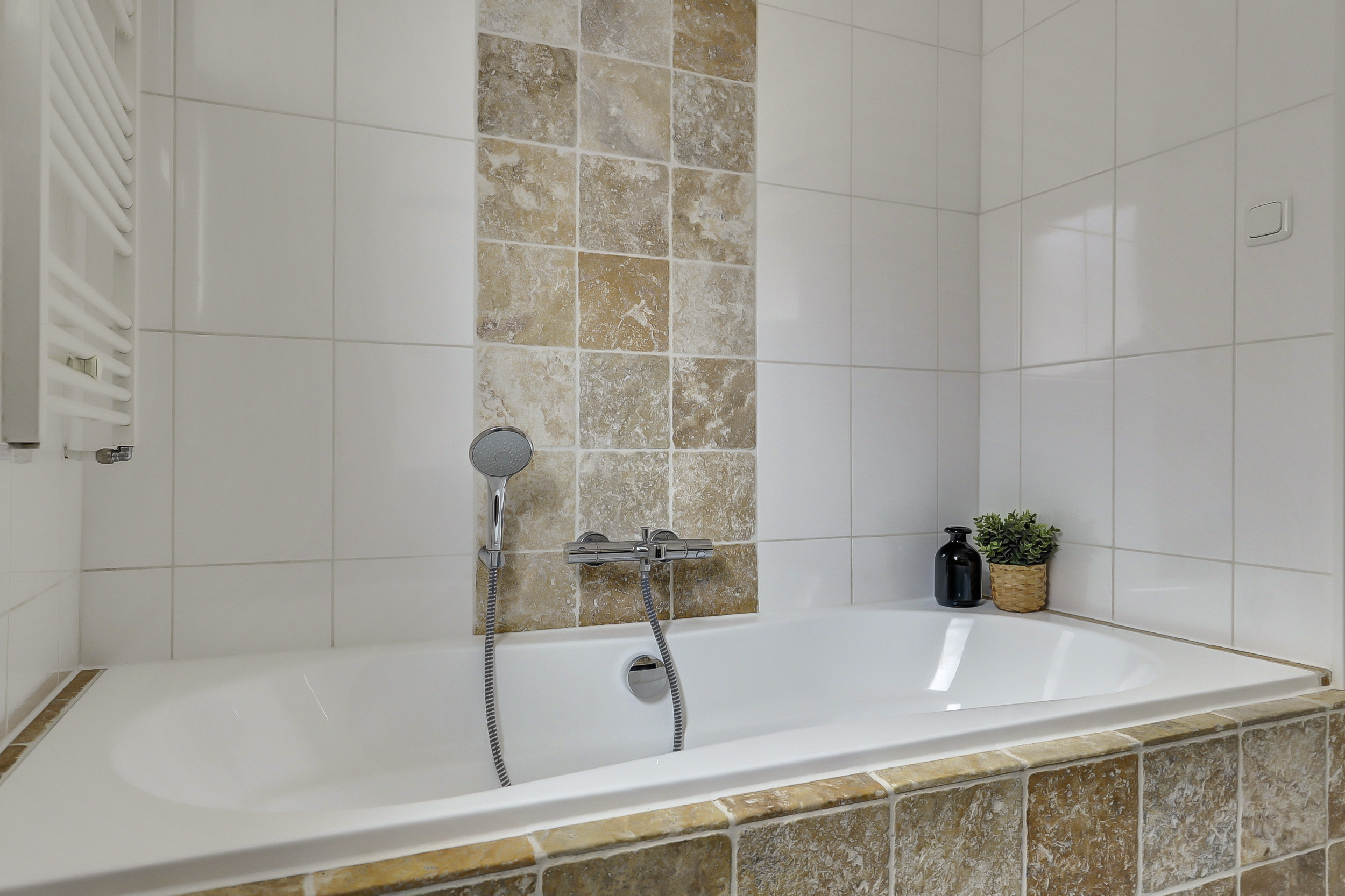 '$houseDetails->street_name'.' '.'$houseDetails->number'