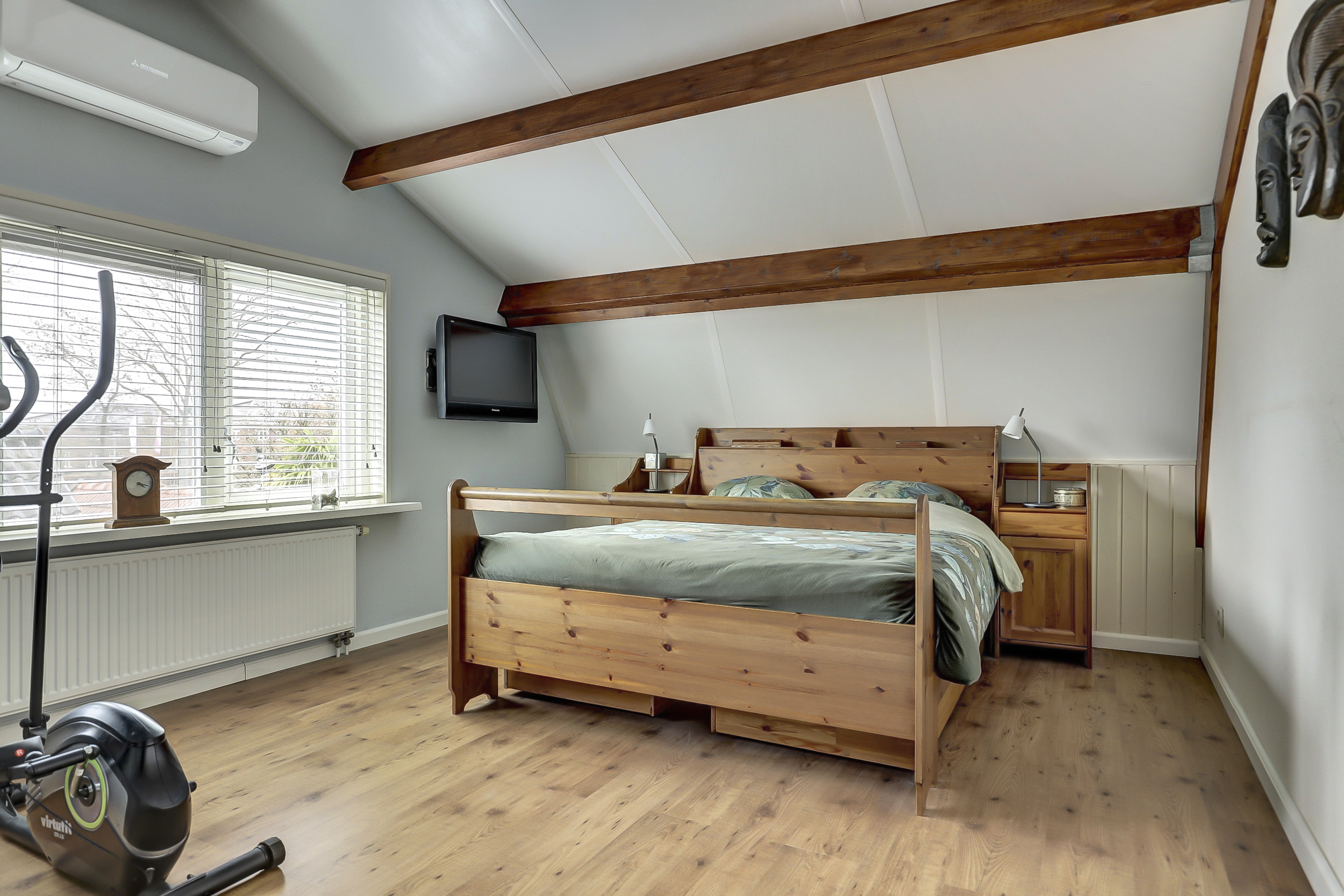 '$houseDetails->street_name'.' '.'$houseDetails->number'