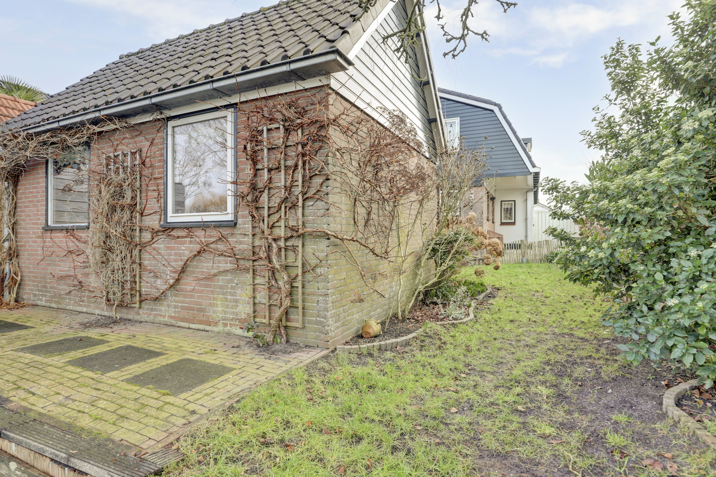 '$houseDetails->street_name'.' '.'$houseDetails->number'