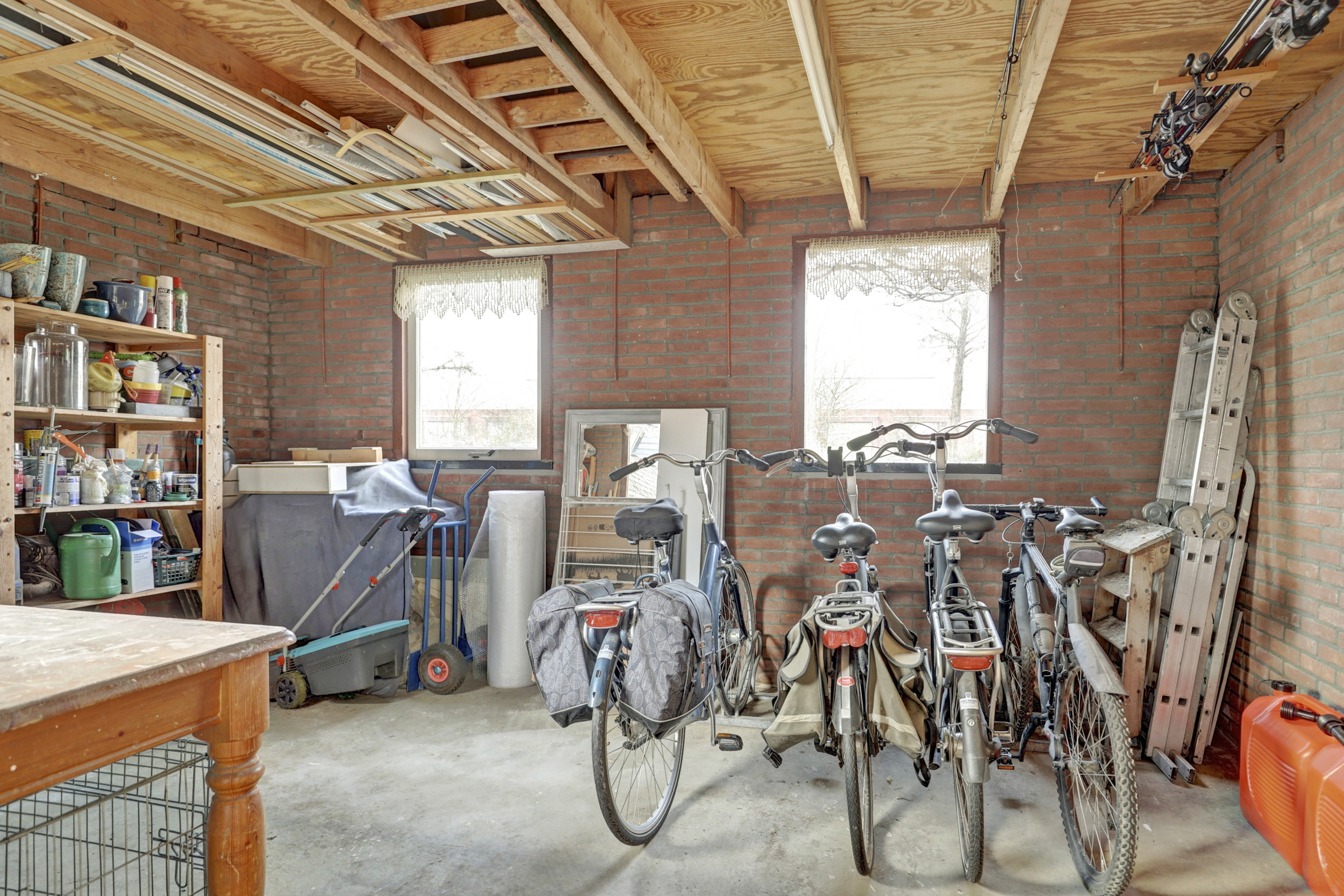 '$houseDetails->street_name'.' '.'$houseDetails->number'