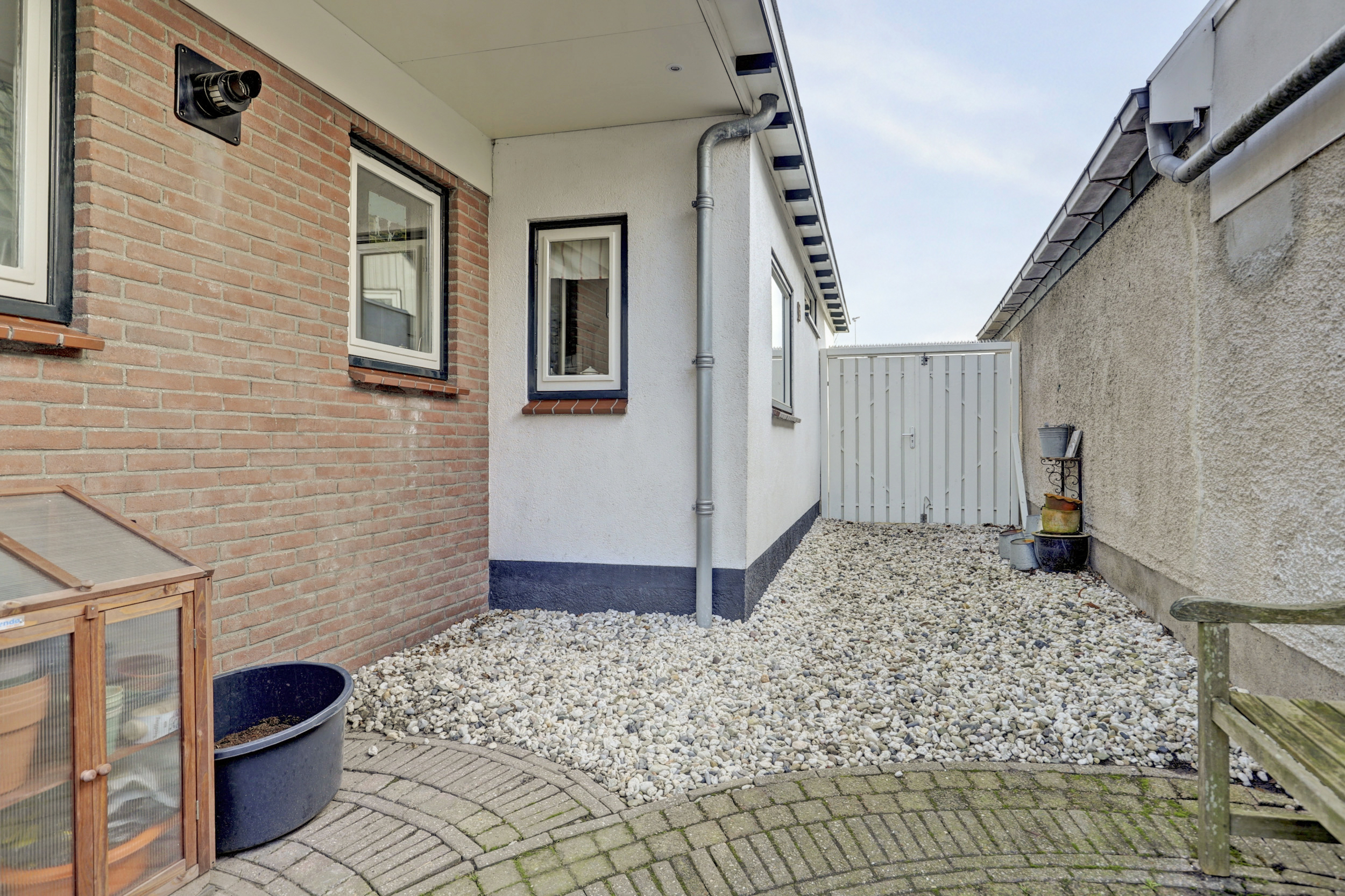 '$houseDetails->street_name'.' '.'$houseDetails->number'