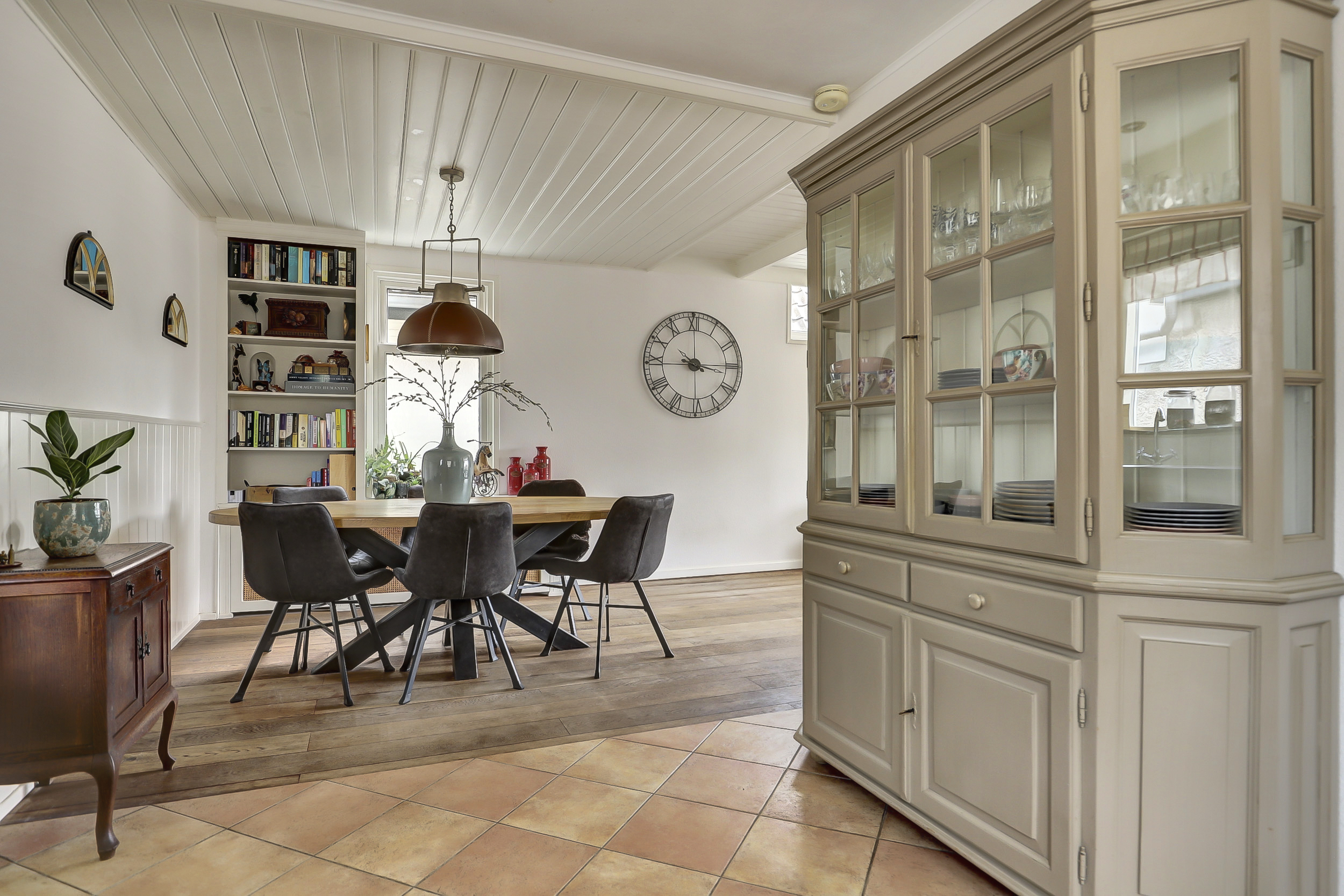 '$houseDetails->street_name'.' '.'$houseDetails->number'