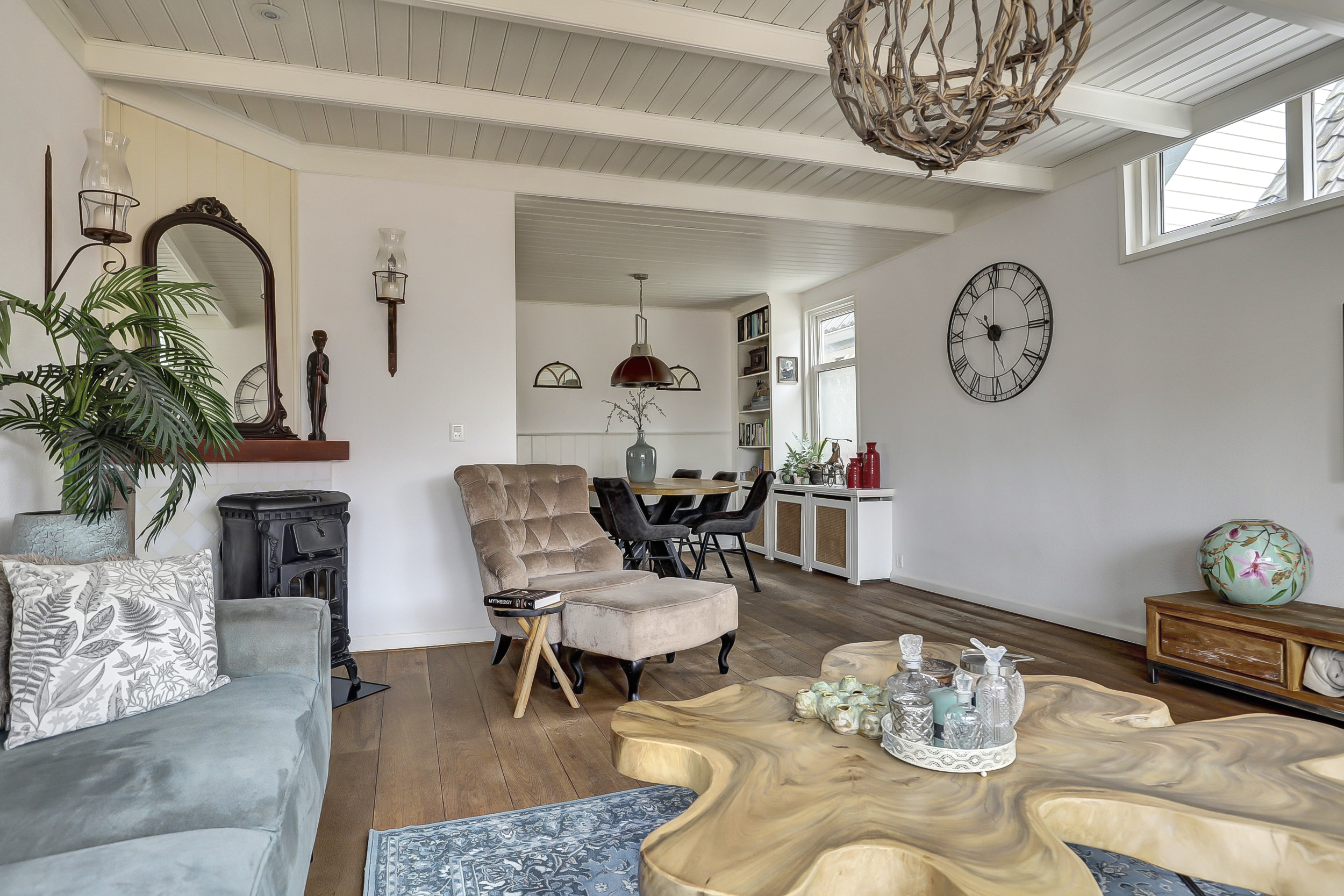 '$houseDetails->street_name'.' '.'$houseDetails->number'