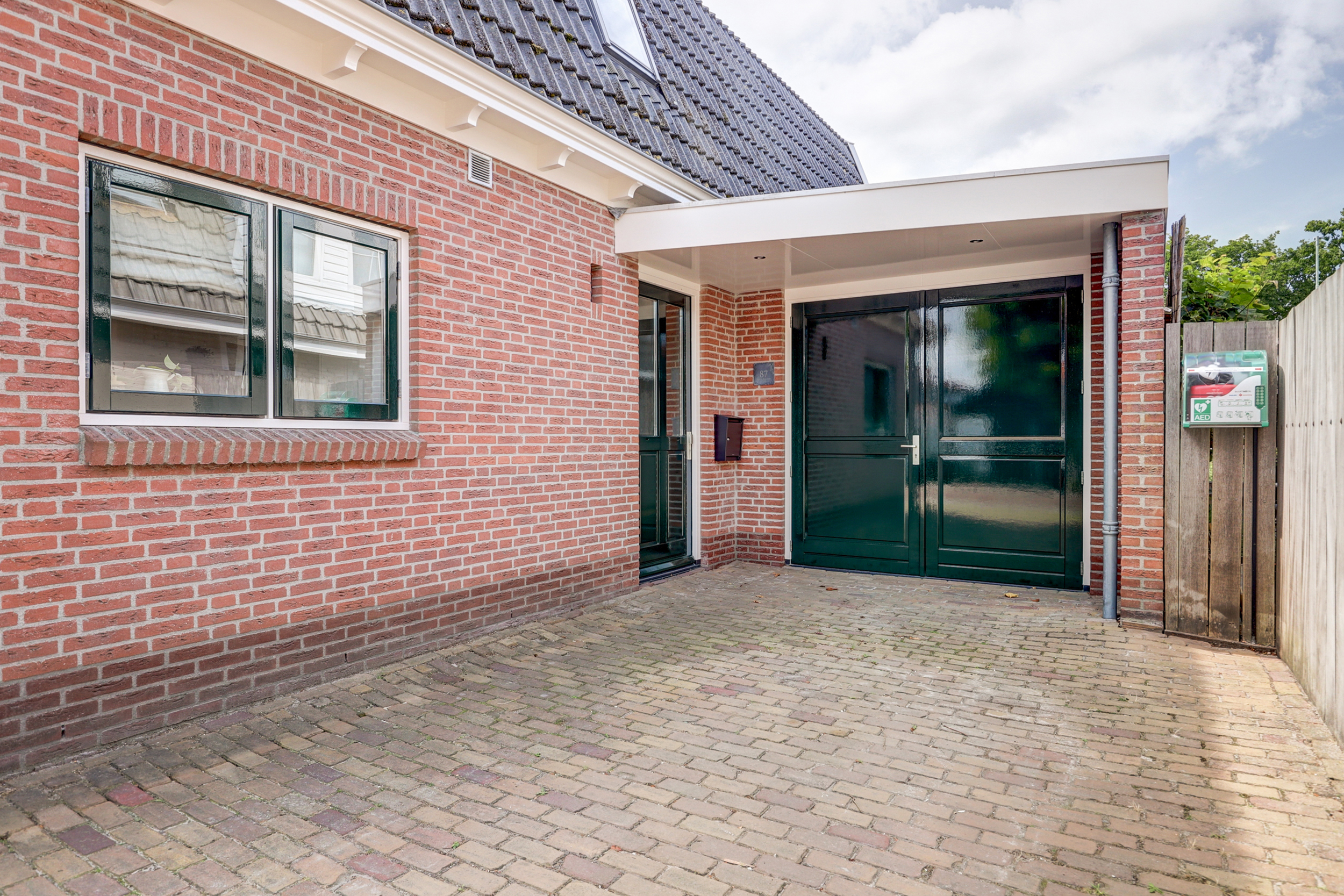 '$houseDetails->street_name'.' '.'$houseDetails->number'