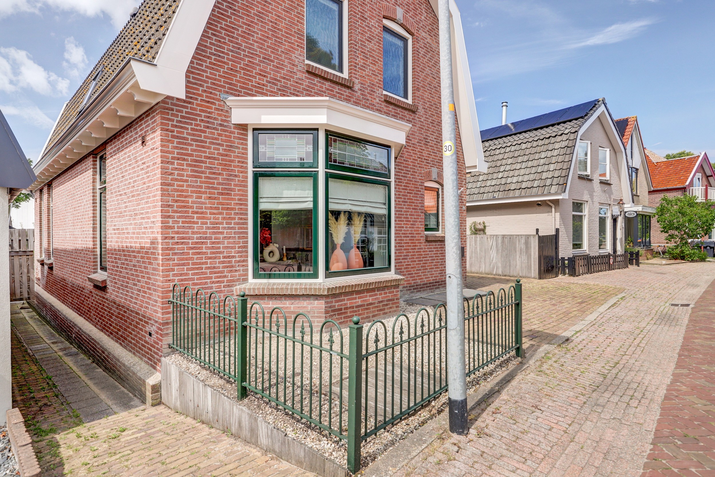 '$houseDetails->street_name'.' '.'$houseDetails->number'