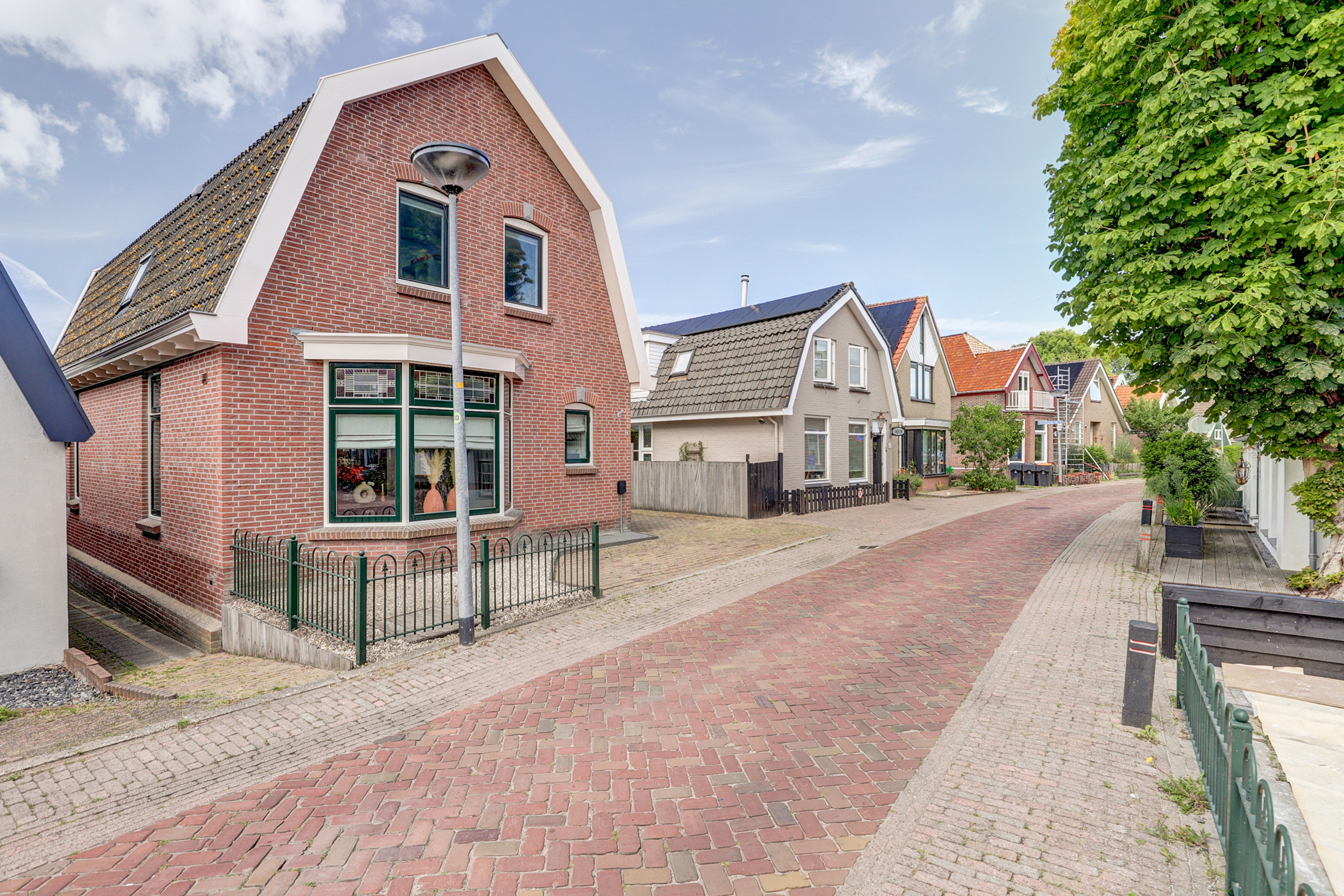 '$houseDetails->street_name'.' '.'$houseDetails->number'