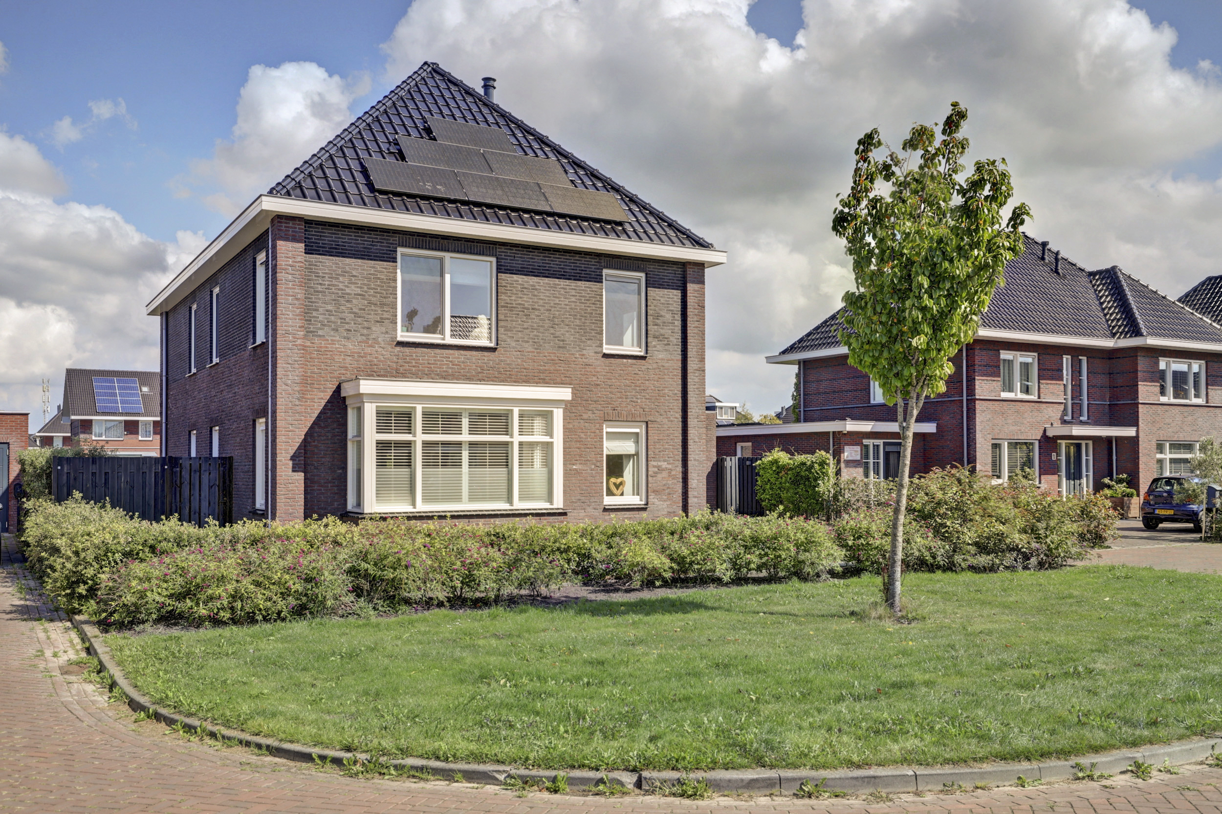 '$houseDetails->street_name'.' '.'$houseDetails->number'