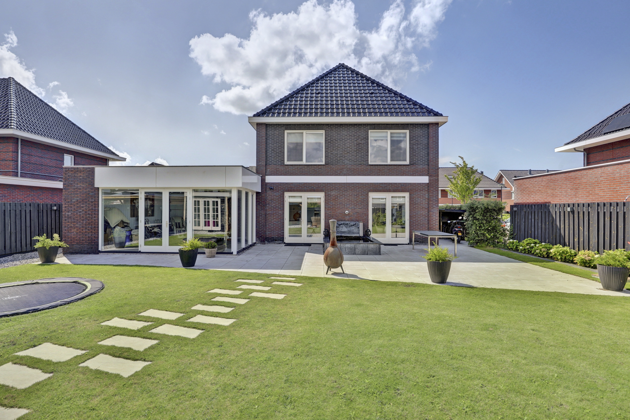 '$houseDetails->street_name'.' '.'$houseDetails->number'