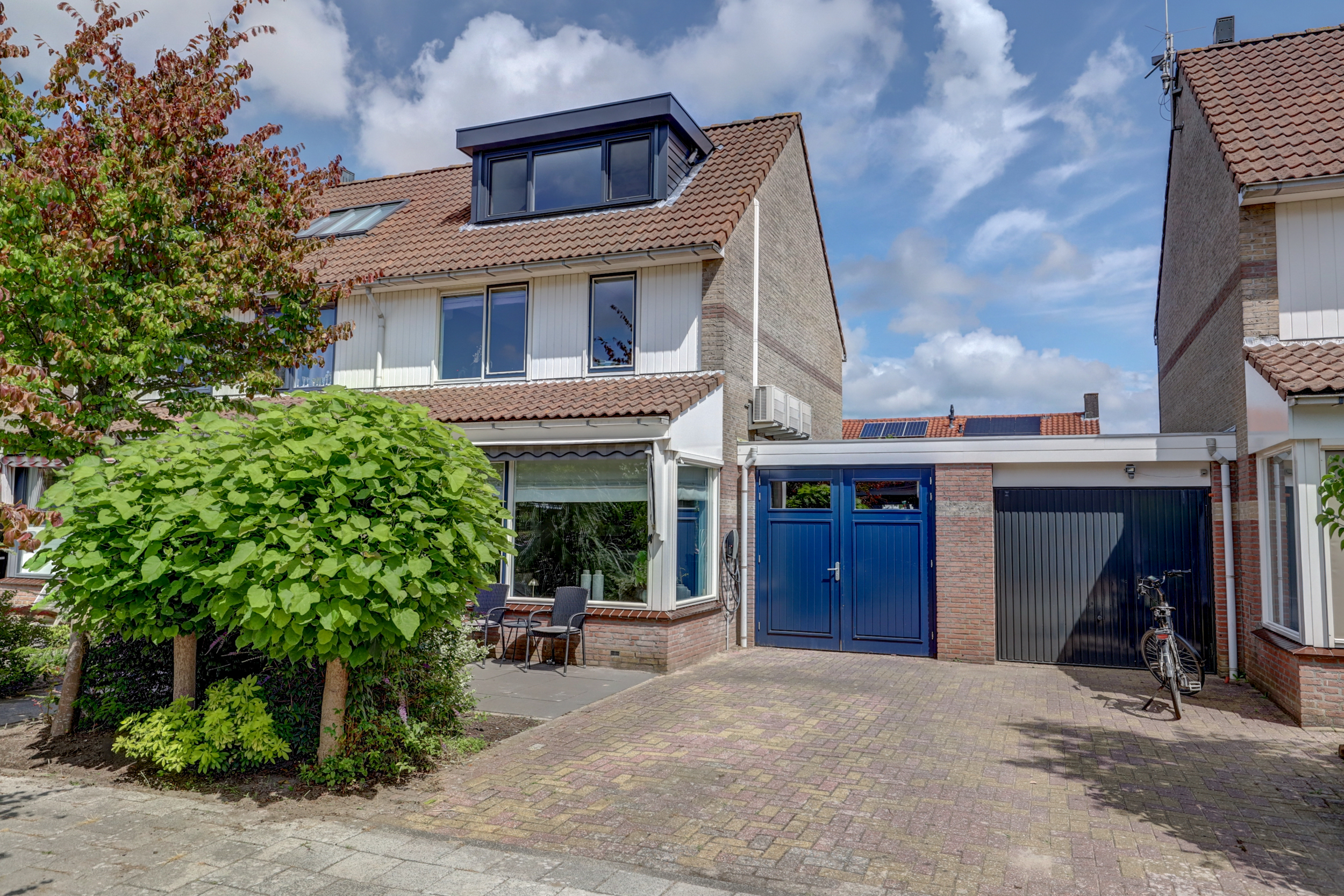 '$houseDetails->street_name'.' '.'$houseDetails->number'