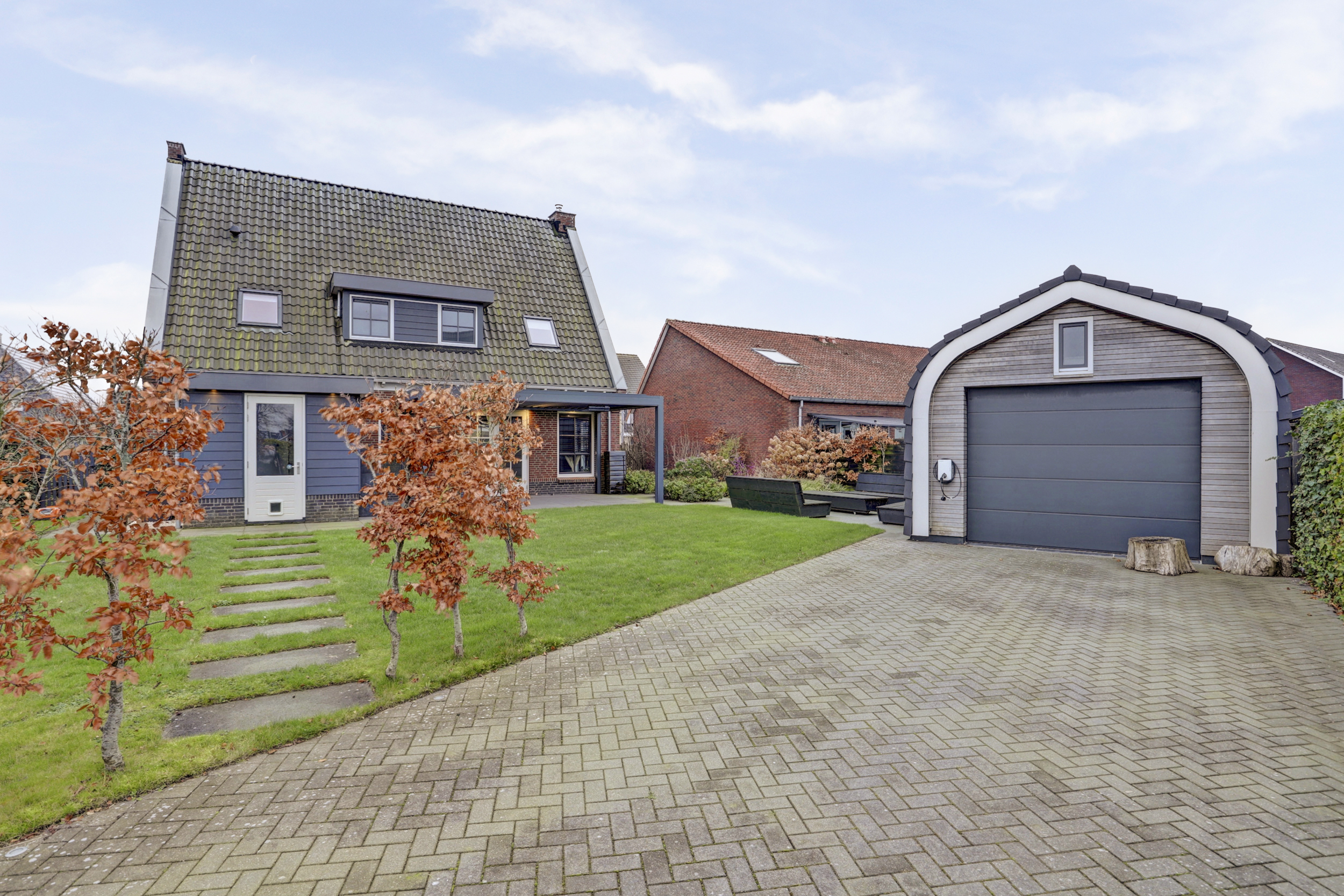 '$houseDetails->street_name'.' '.'$houseDetails->number'