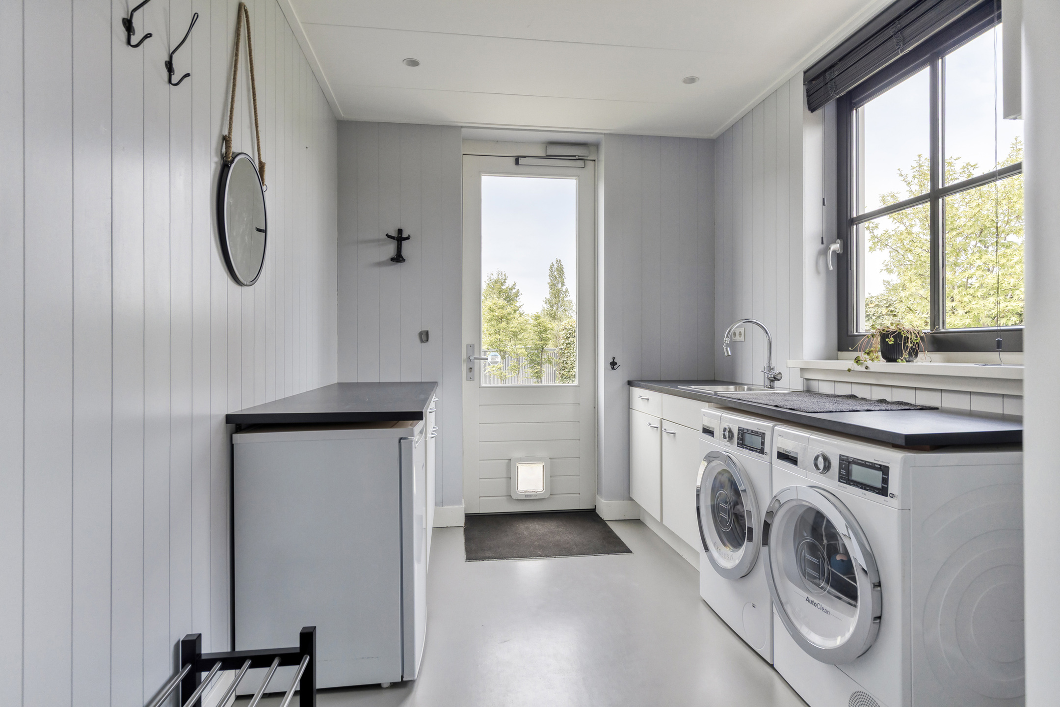 '$houseDetails->street_name'.' '.'$houseDetails->number'