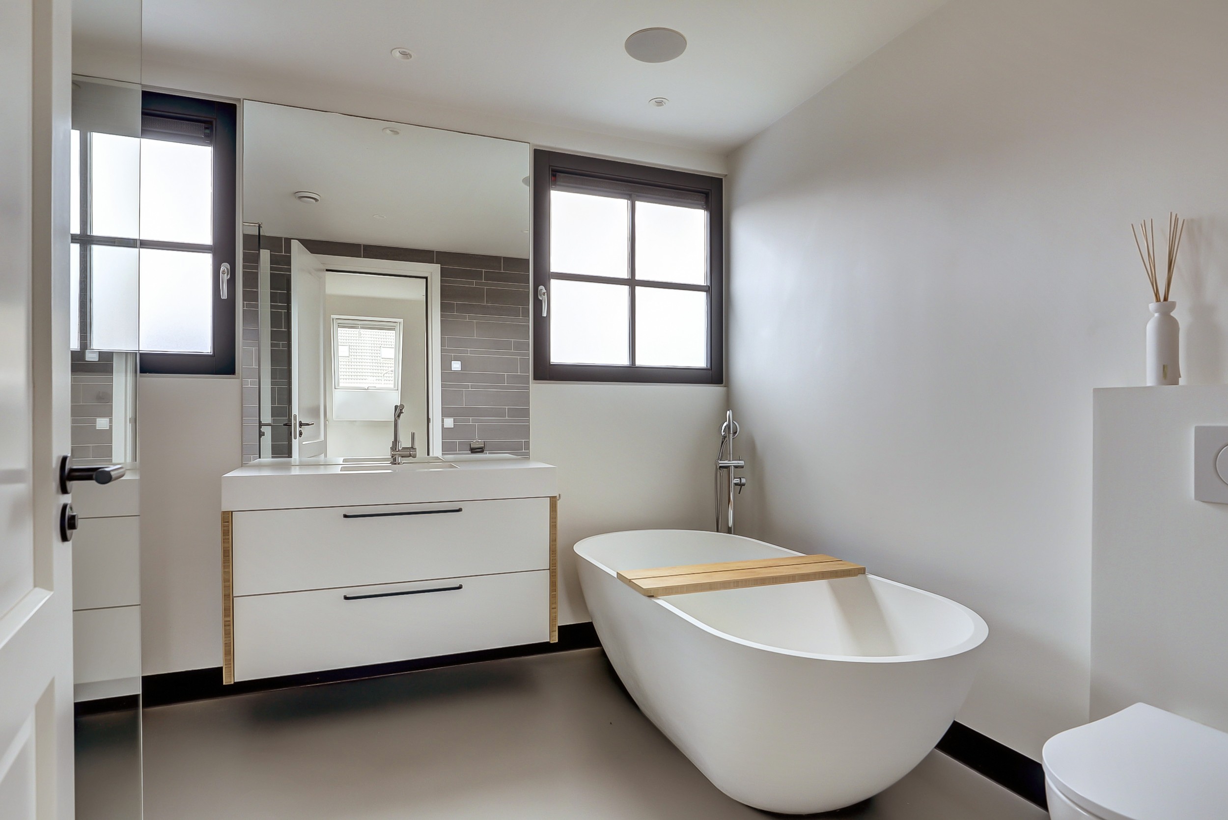 '$houseDetails->street_name'.' '.'$houseDetails->number'