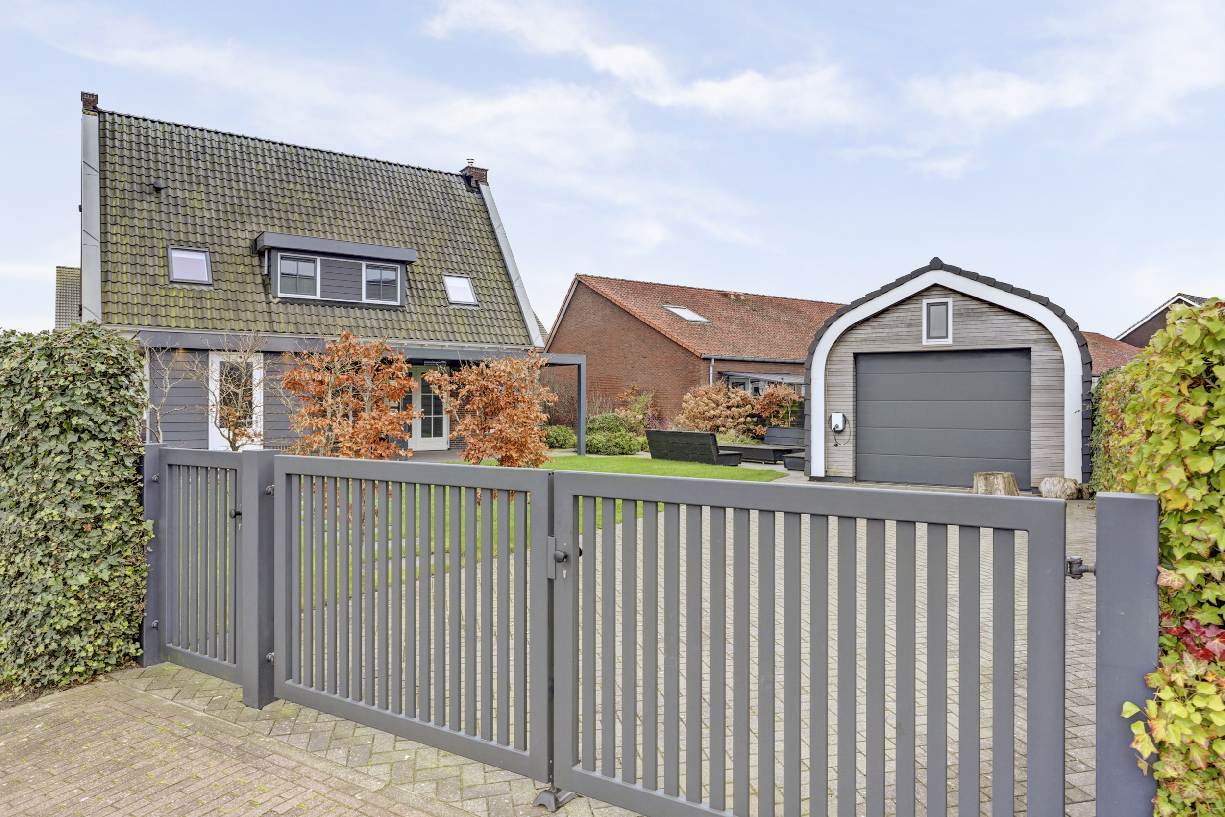 '$houseDetails->street_name'.' '.'$houseDetails->number'