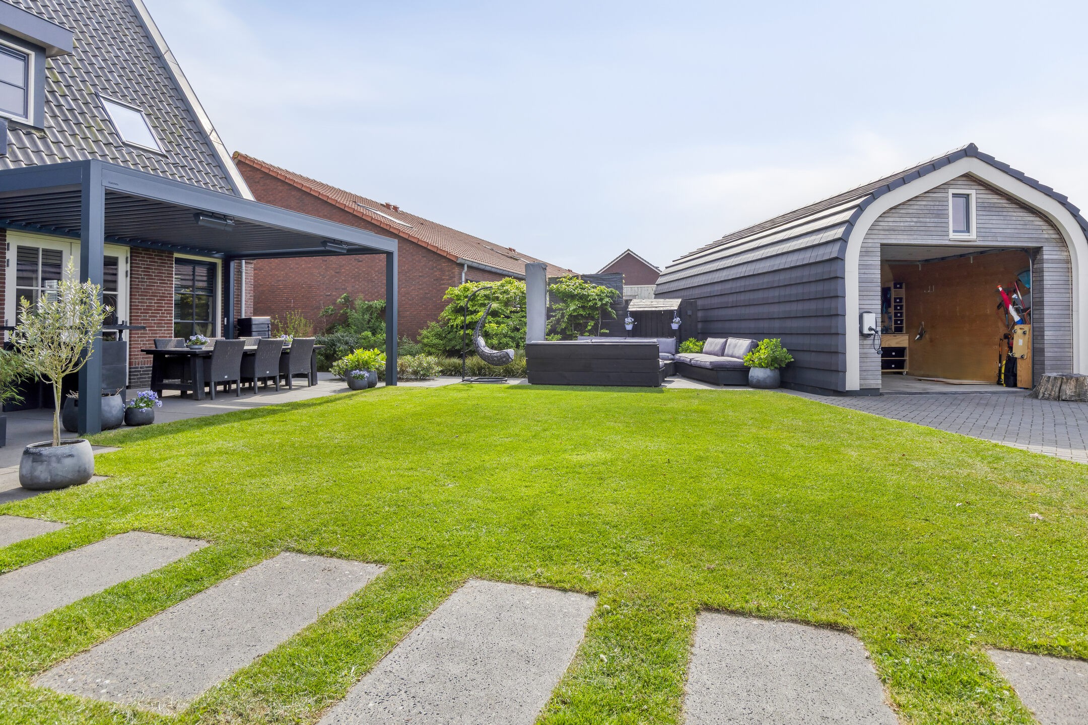 '$houseDetails->street_name'.' '.'$houseDetails->number'