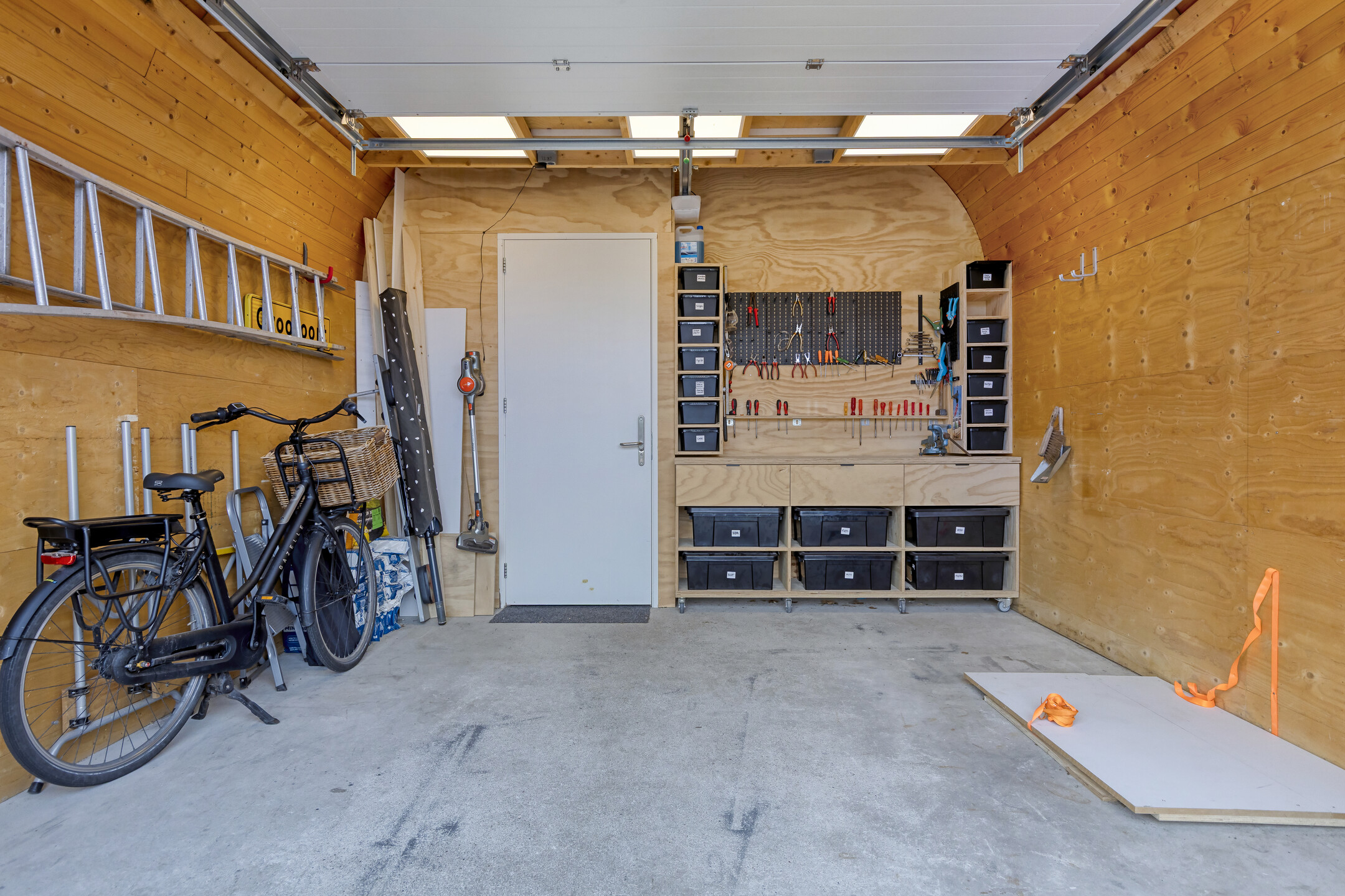 '$houseDetails->street_name'.' '.'$houseDetails->number'