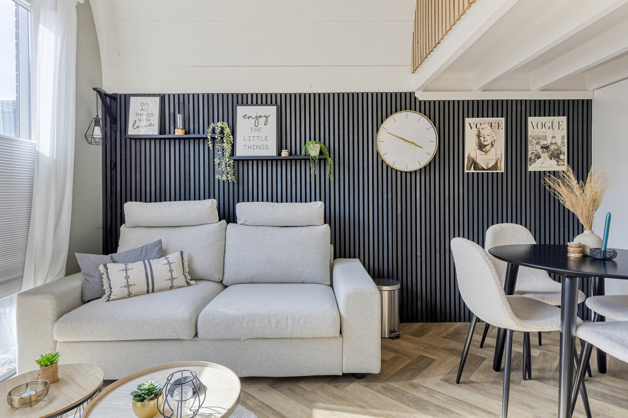 '$houseDetails->street_name'.' '.'$houseDetails->number'