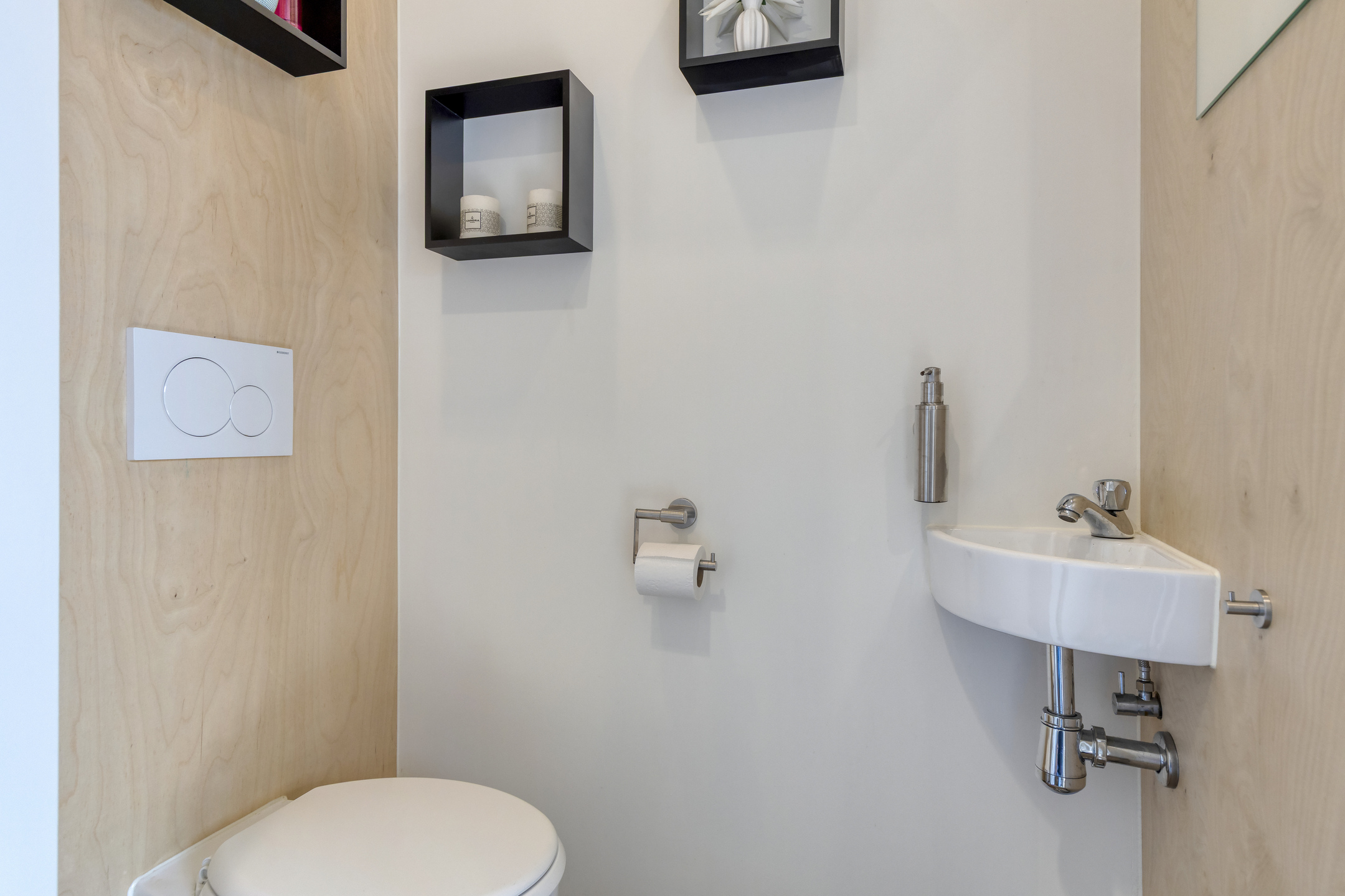 '$houseDetails->street_name'.' '.'$houseDetails->number'