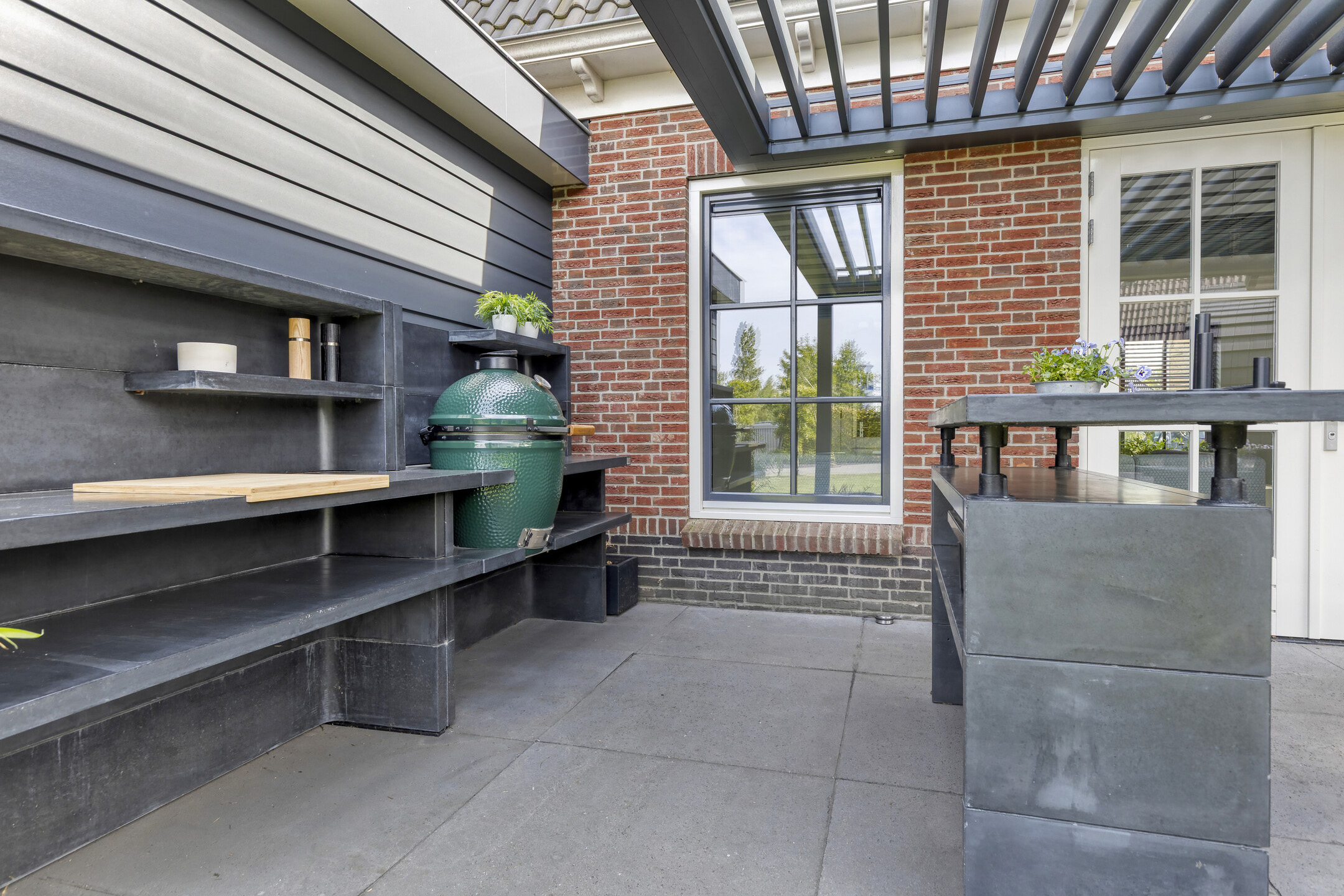 '$houseDetails->street_name'.' '.'$houseDetails->number'