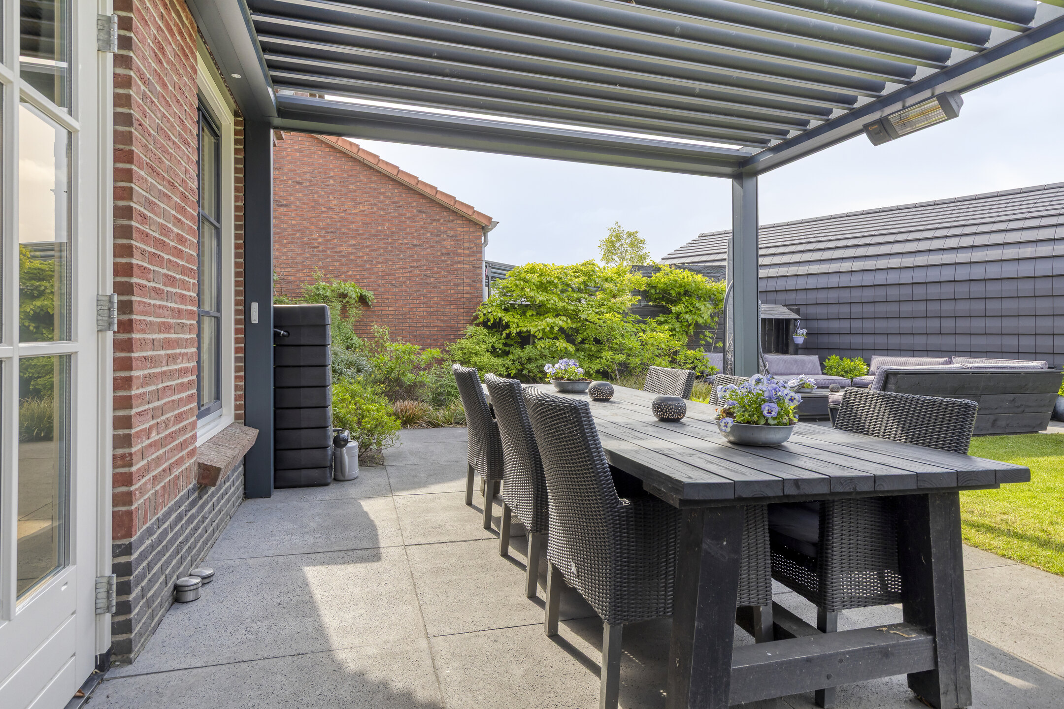 '$houseDetails->street_name'.' '.'$houseDetails->number'