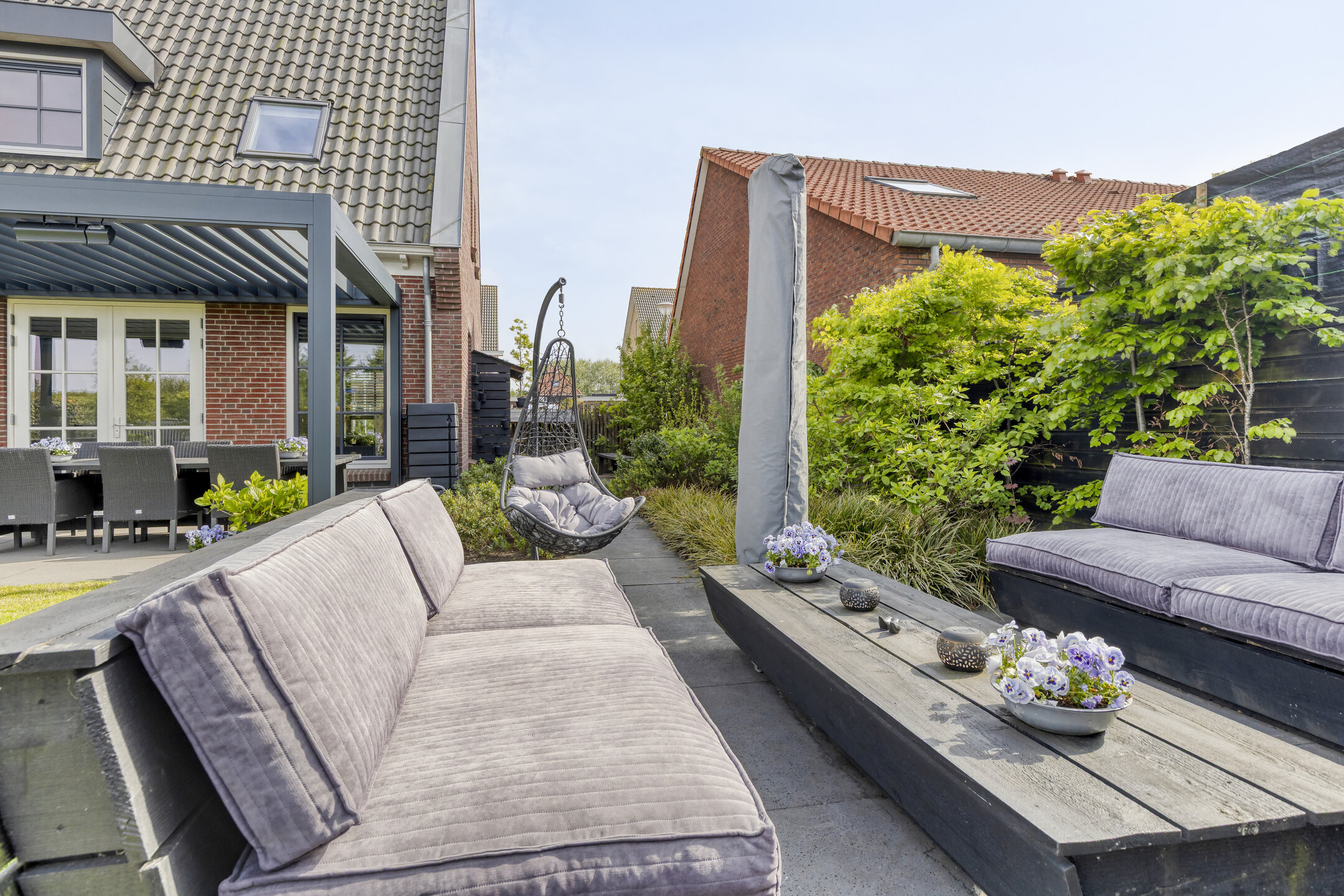 '$houseDetails->street_name'.' '.'$houseDetails->number'