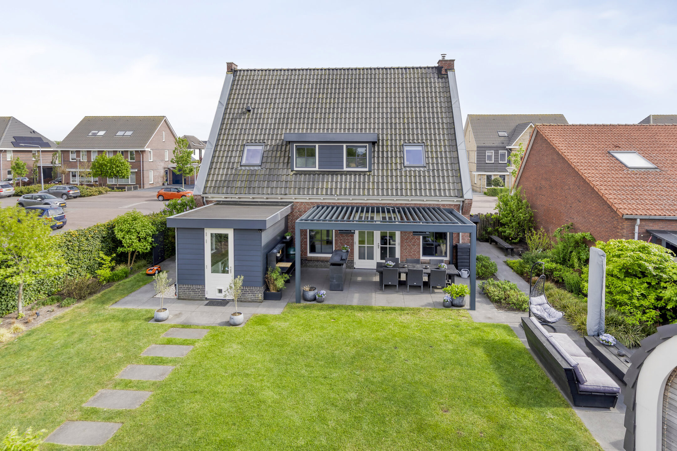 '$houseDetails->street_name'.' '.'$houseDetails->number'