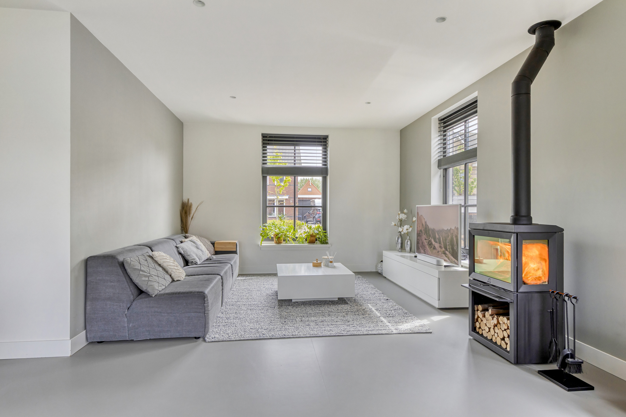 '$houseDetails->street_name'.' '.'$houseDetails->number'