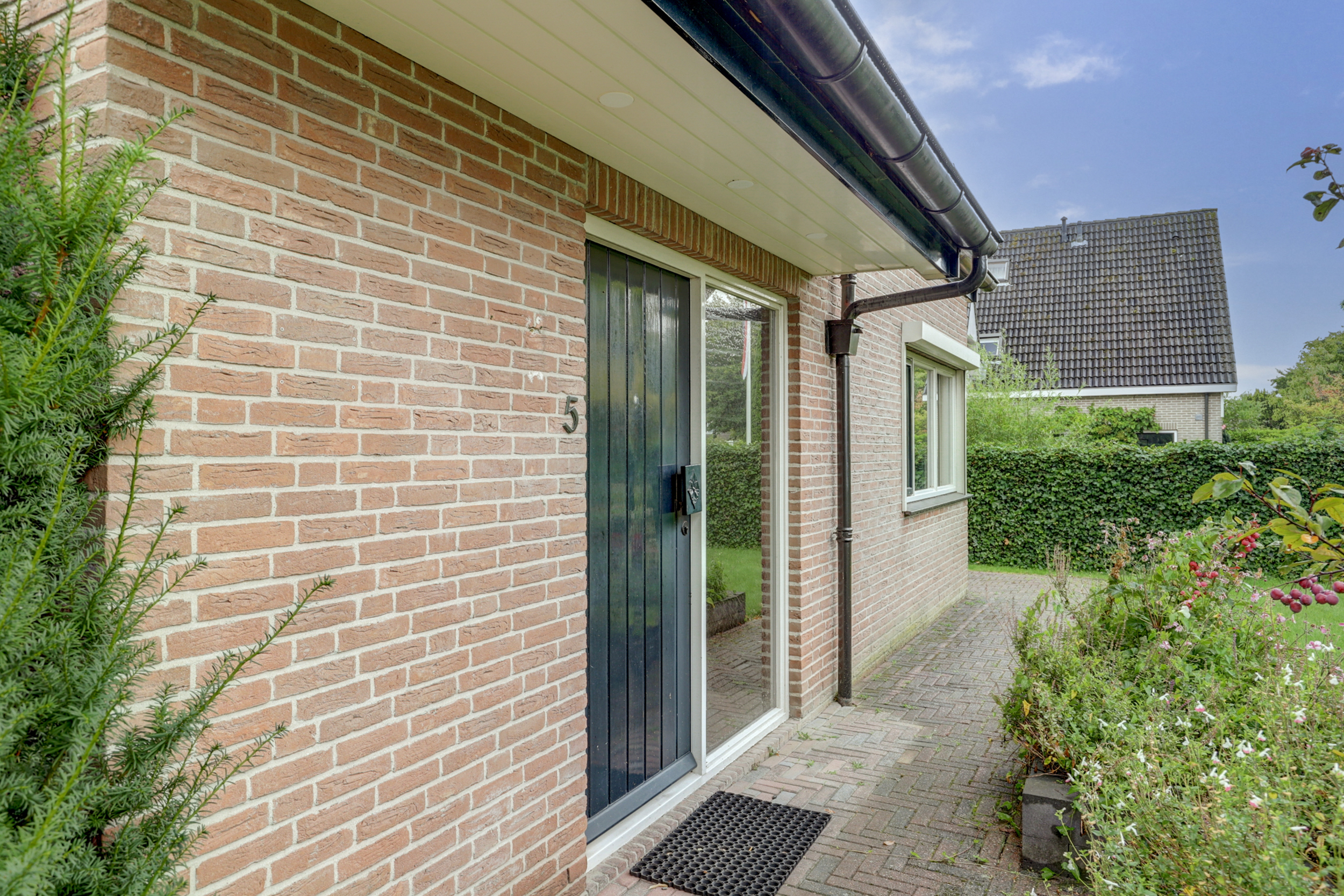 '$houseDetails->street_name'.' '.'$houseDetails->number'