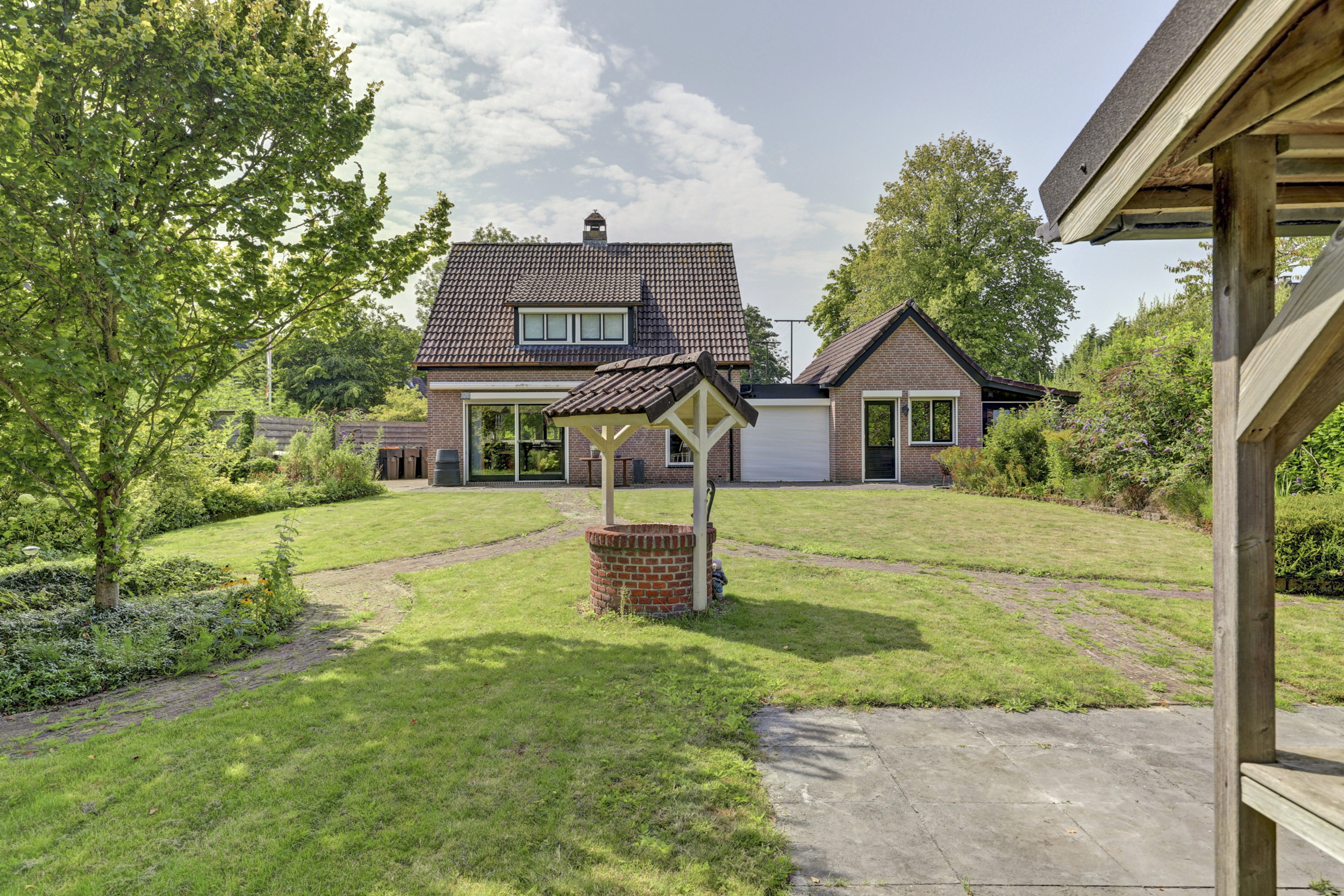 '$houseDetails->street_name'.' '.'$houseDetails->number'